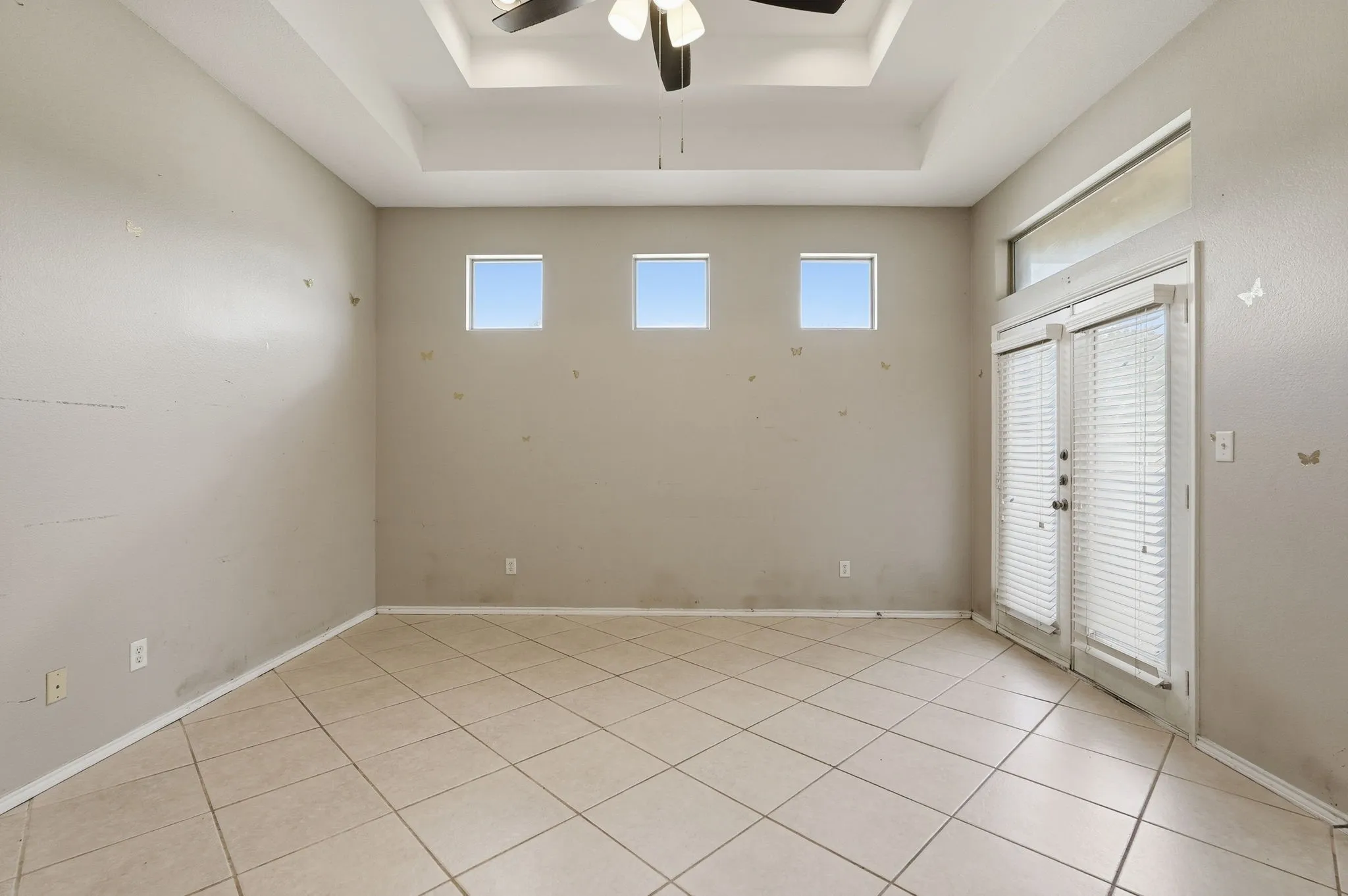 Single Family Residence For Sale in Tarrant County , 4203 Lucy Lane, Arlington, Texas 76016, 4 Bedroom, 3 Bathroom, 2 Garage spaces, 2,886 Sqft, built in 2006, mls#21358100, Real Estate Agent in Arlington, Homes For Sale in Tarrant county, Homes For Sale in Arlington, Realtor in Arlington Texas, Real Estate Brokerage Independent Realty Texas, Luminita Cordes Realtor
