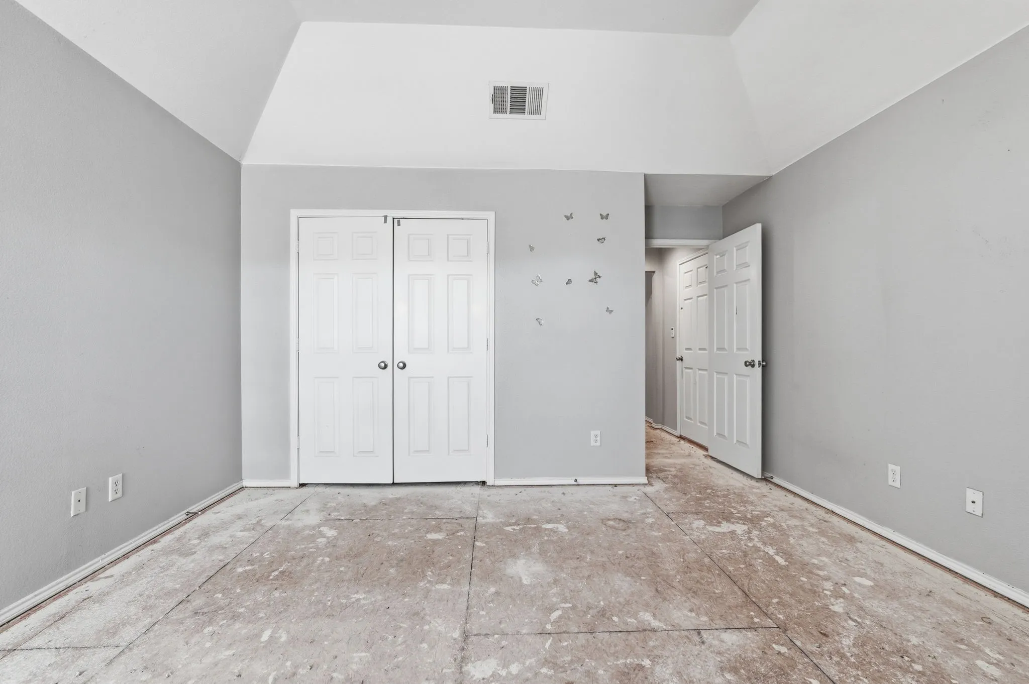 Single Family Residence For Sale in Tarrant County , 4203 Lucy Lane, Arlington, Texas 76016, 4 Bedroom, 3 Bathroom, 2 Garage spaces, 2,886 Sqft, built in 2006, mls#21358100, Real Estate Agent in Arlington, Homes For Sale in Tarrant county, Homes For Sale in Arlington, Realtor in Arlington Texas, Real Estate Brokerage Independent Realty Texas, Luminita Cordes Realtor