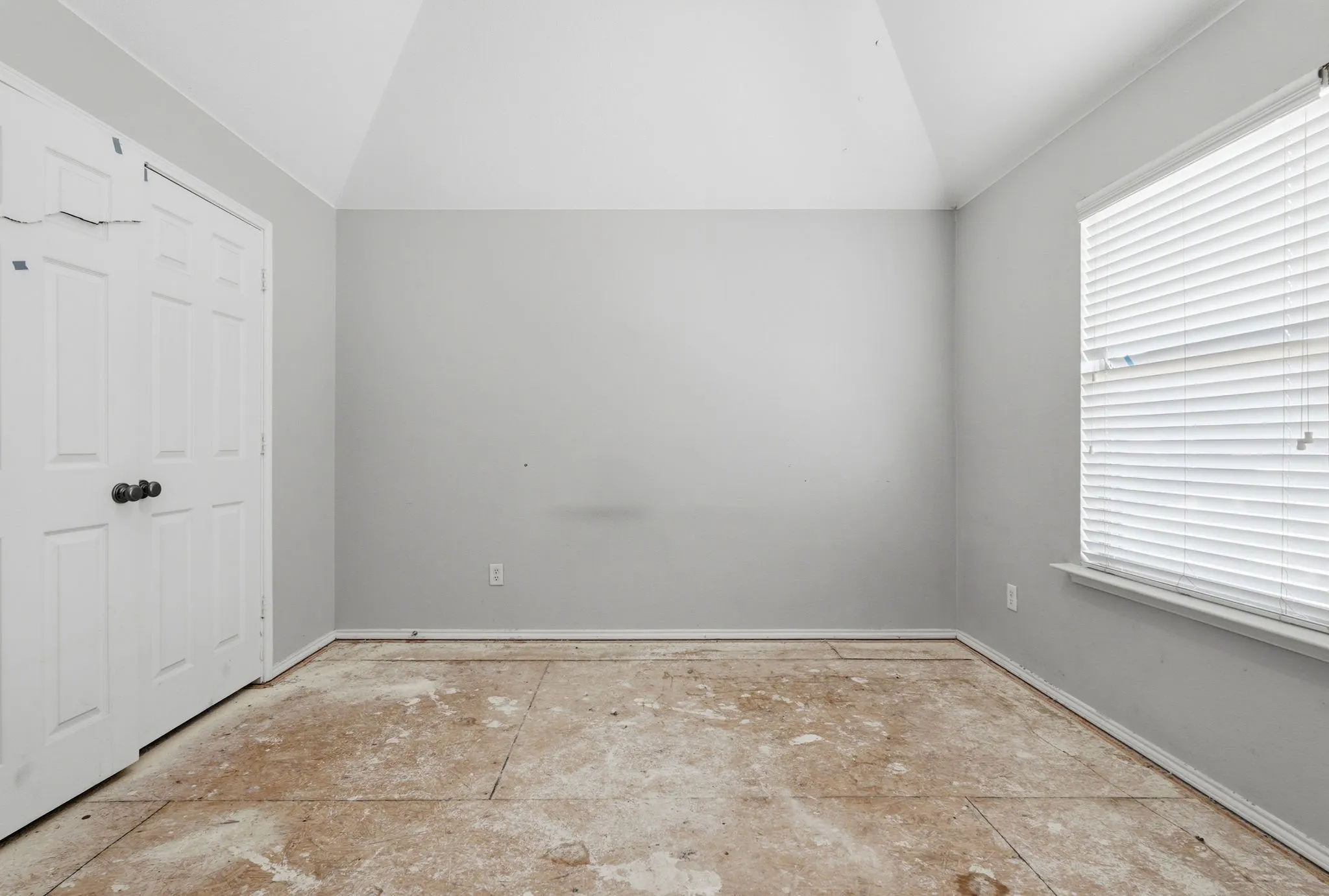 Single Family Residence For Sale in Tarrant County , 4203 Lucy Lane, Arlington, Texas 76016, 4 Bedroom, 3 Bathroom, 2 Garage spaces, 2,886 Sqft, built in 2006, mls#21358100, Real Estate Agent in Arlington, Homes For Sale in Tarrant county, Homes For Sale in Arlington, Realtor in Arlington Texas, Real Estate Brokerage Independent Realty Texas, Luminita Cordes Realtor