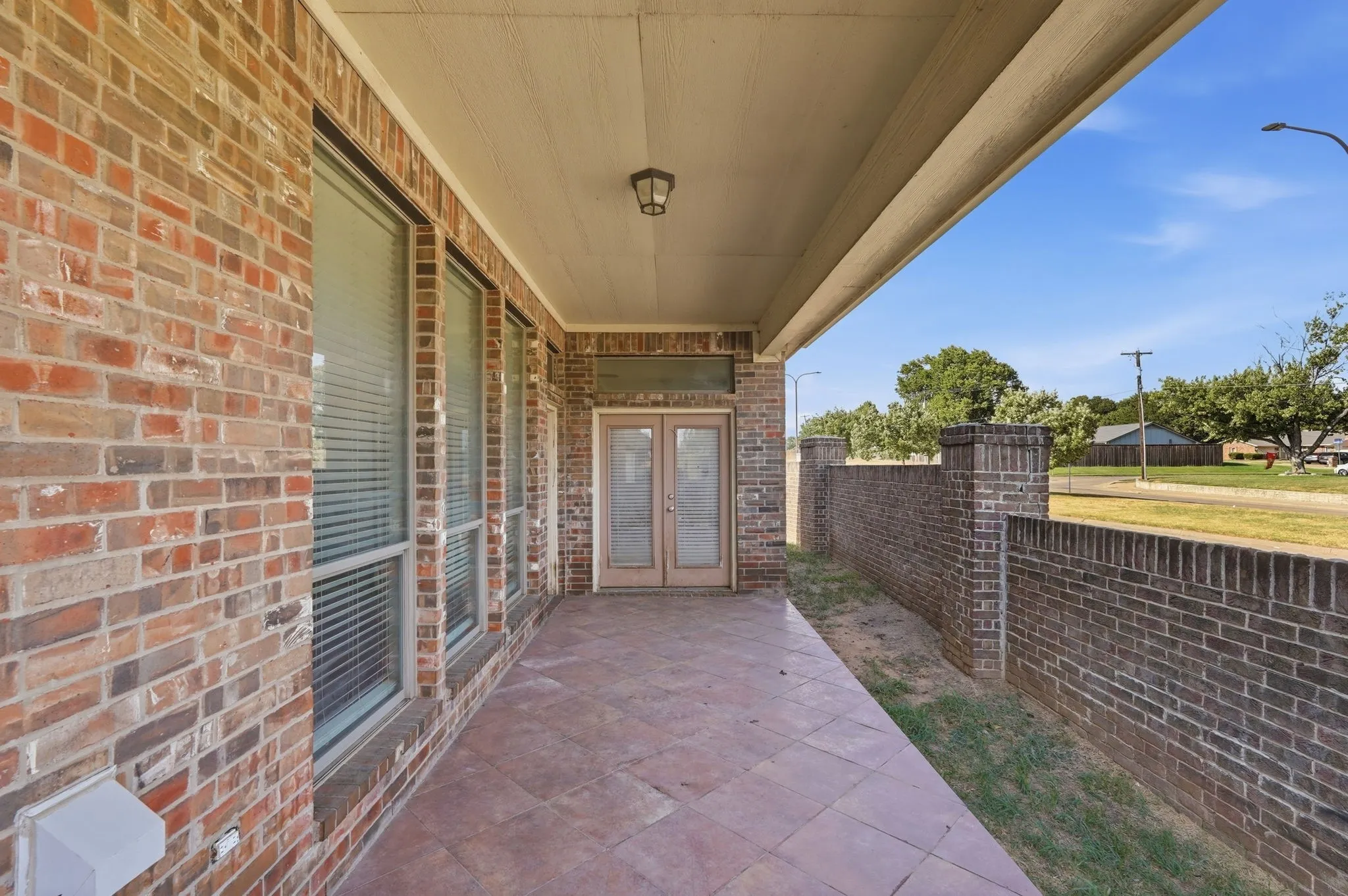 Single Family Residence For Sale in Tarrant County , 4203 Lucy Lane, Arlington, Texas 76016, 4 Bedroom, 3 Bathroom, 2 Garage spaces, 2,886 Sqft, built in 2006, mls#21358100, Real Estate Agent in Arlington, Homes For Sale in Tarrant county, Homes For Sale in Arlington, Realtor in Arlington Texas, Real Estate Brokerage Independent Realty Texas, Luminita Cordes Realtor