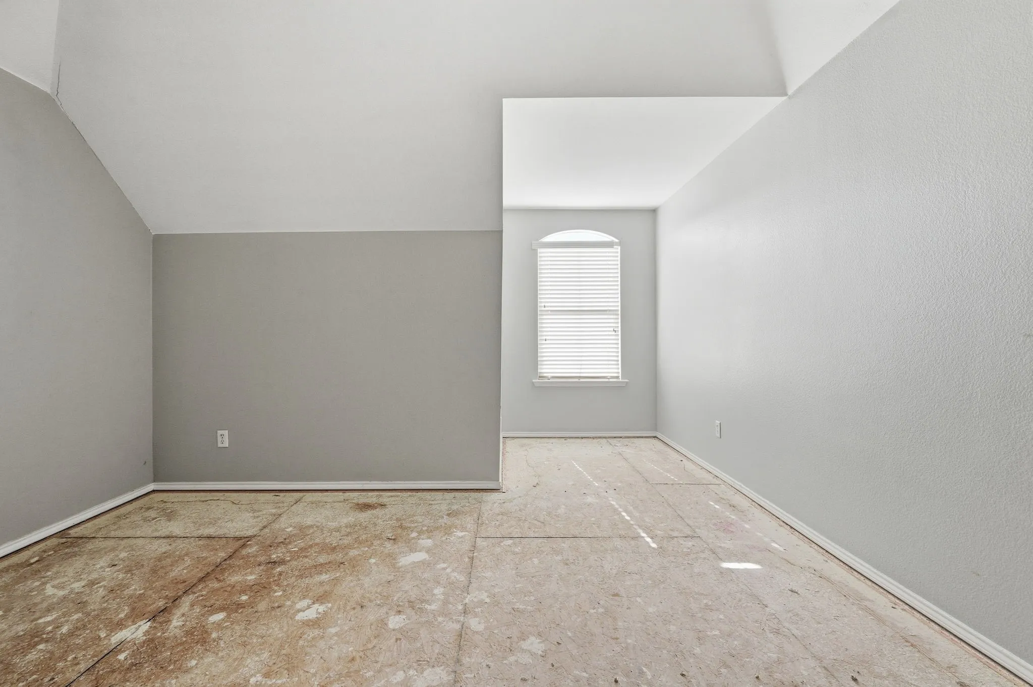 Single Family Residence For Sale in Tarrant County , 4203 Lucy Lane, Arlington, Texas 76016, 4 Bedroom, 3 Bathroom, 2 Garage spaces, 2,886 Sqft, built in 2006, mls#21358100, Real Estate Agent in Arlington, Homes For Sale in Tarrant county, Homes For Sale in Arlington, Realtor in Arlington Texas, Real Estate Brokerage Independent Realty Texas, Luminita Cordes Realtor