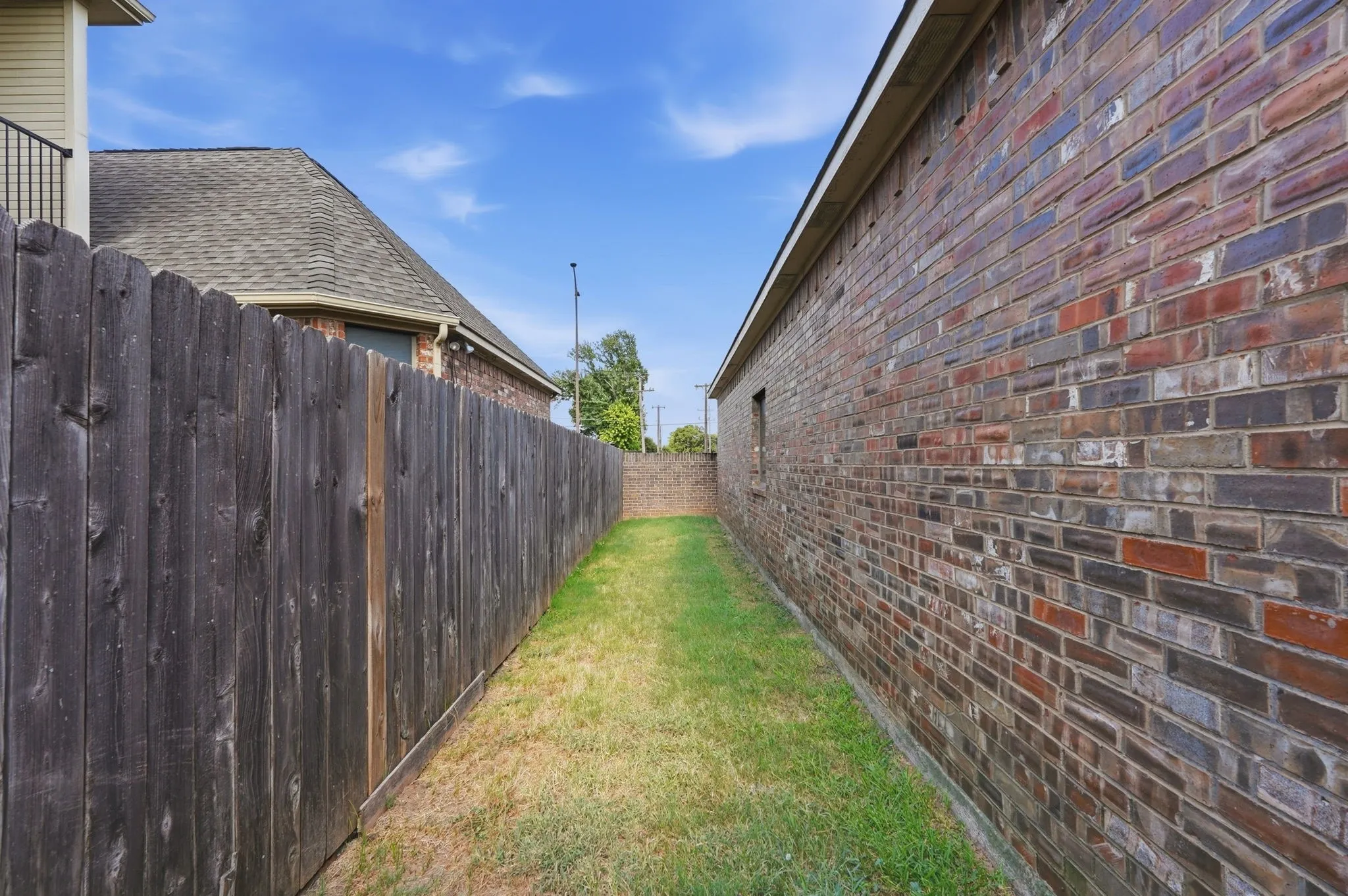 Single Family Residence For Sale in Tarrant County , 4203 Lucy Lane, Arlington, Texas 76016, 4 Bedroom, 3 Bathroom, 2 Garage spaces, 2,886 Sqft, built in 2006, mls#21358100, Real Estate Agent in Arlington, Homes For Sale in Tarrant county, Homes For Sale in Arlington, Realtor in Arlington Texas, Real Estate Brokerage Independent Realty Texas, Luminita Cordes Realtor