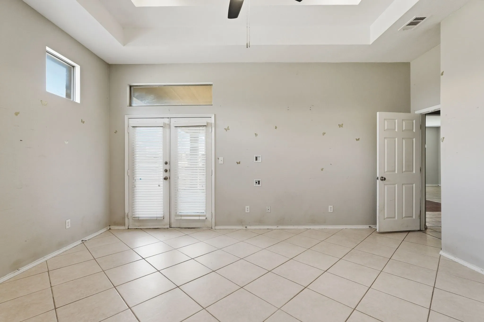 Single Family Residence For Sale in Tarrant County , 4203 Lucy Lane, Arlington, Texas 76016, 4 Bedroom, 3 Bathroom, 2 Garage spaces, 2,886 Sqft, built in 2006, mls#21358100, Real Estate Agent in Arlington, Homes For Sale in Tarrant county, Homes For Sale in Arlington, Realtor in Arlington Texas, Real Estate Brokerage Independent Realty Texas, Luminita Cordes Realtor