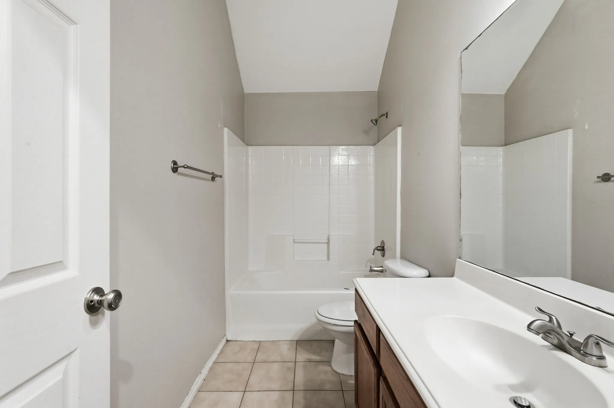 Single Family Residence For Sale in Tarrant County , 4203 Lucy Lane, Arlington, Texas 76016, 4 Bedroom, 3 Bathroom, 2 Garage spaces, 2,886 Sqft, built in 2006, mls#21358100, Real Estate Agent in Arlington, Homes For Sale in Tarrant county, Homes For Sale in Arlington, Realtor in Arlington Texas, Real Estate Brokerage Independent Realty Texas, Luminita Cordes Realtor