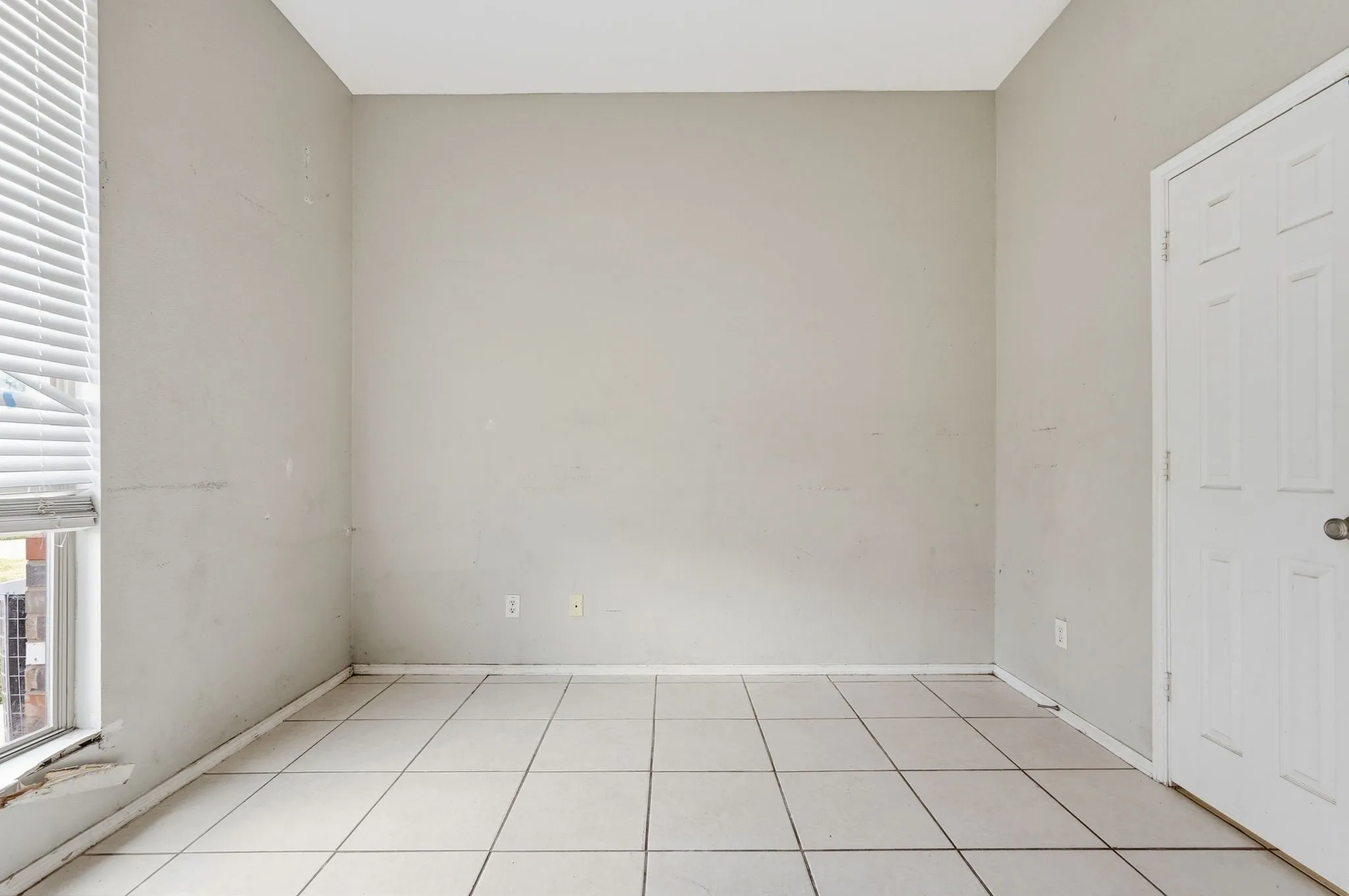 Single Family Residence For Sale in Tarrant County , 4203 Lucy Lane, Arlington, Texas 76016, 4 Bedroom, 3 Bathroom, 2 Garage spaces, 2,886 Sqft, built in 2006, mls#21358100, Real Estate Agent in Arlington, Homes For Sale in Tarrant county, Homes For Sale in Arlington, Realtor in Arlington Texas, Real Estate Brokerage Independent Realty Texas, Luminita Cordes Realtor