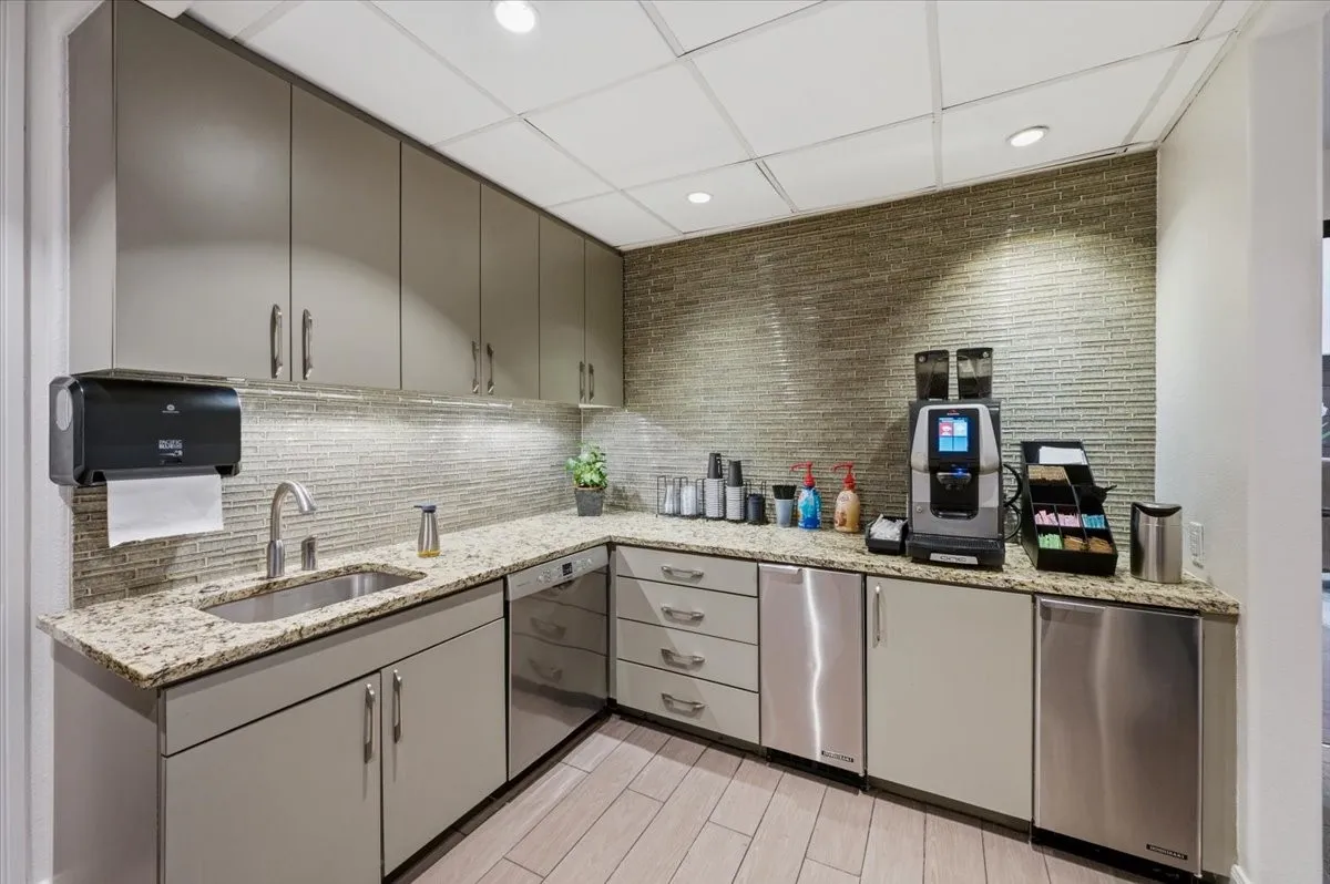 Condominium For Rent in Dallas County , 330 Las Colinas Boulevard E 460, Irving, Texas 75039, 1 Bedroom, 1 Bathroom, 1 Garage spaces, 733 Sqft, built in 2001, mls#21357942, Real Estate Agent in Irving, Homes For Rent in Dallas county, Homes For Rent in Irving, Realtor in Irving Texas, Real Estate Brokerage Independent Realty Texas, Luminita Cordes Realtor