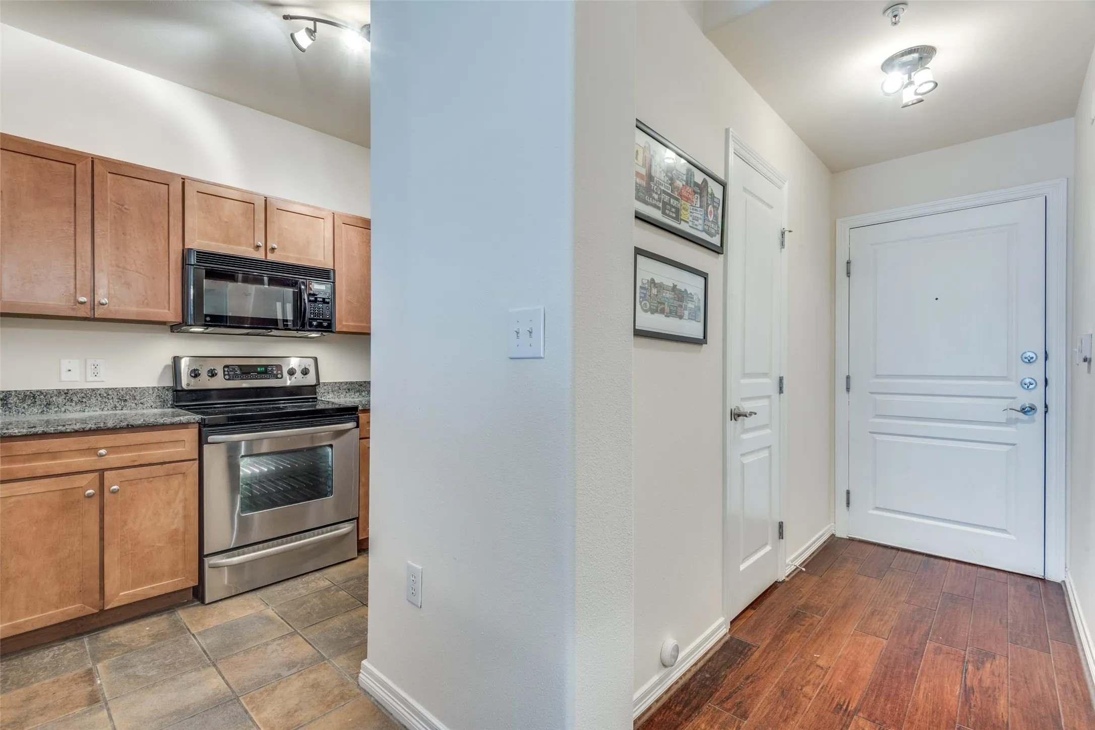 Condominium For Rent in Dallas County , 330 Las Colinas Boulevard E 460, Irving, Texas 75039, 1 Bedroom, 1 Bathroom, 1 Garage spaces, 733 Sqft, built in 2001, mls#21357942, Real Estate Agent in Irving, Homes For Rent in Dallas county, Homes For Rent in Irving, Realtor in Irving Texas, Real Estate Brokerage Independent Realty Texas, Luminita Cordes Realtor