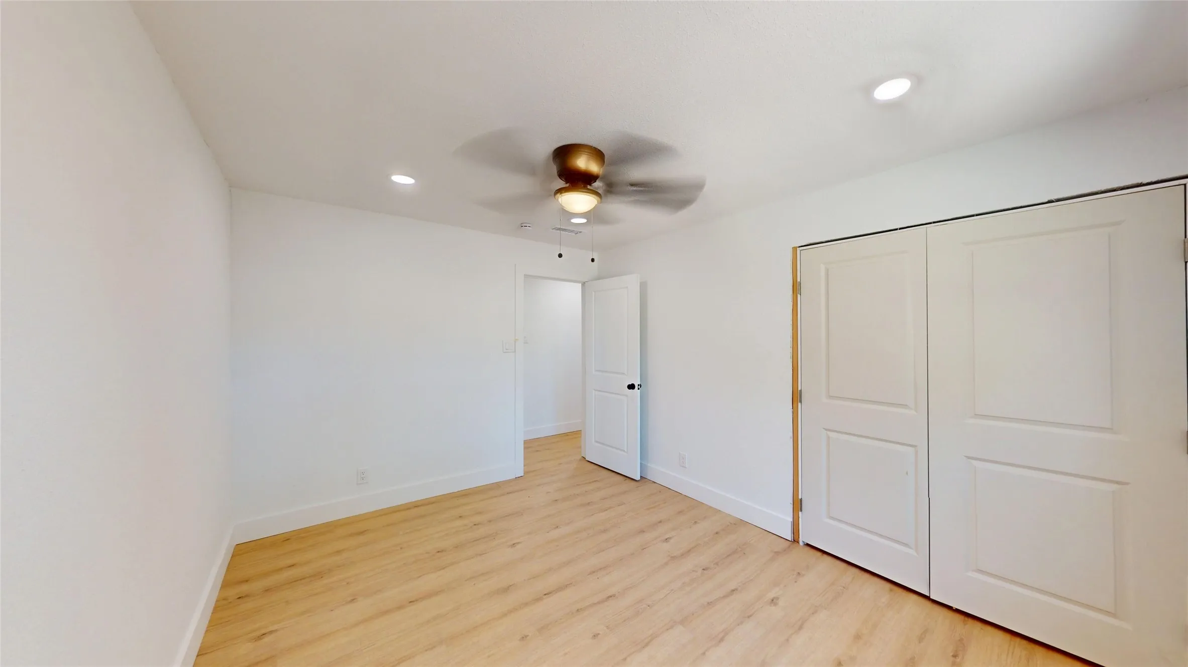 Single Family Residence For Sale in Tarrant County , 4111 Morgan Circle, North Richland Hills, Texas 76180, 3 Bedroom, 2 Bathroom, Garage spaces, 1,489 Sqft, built in 1955, mls#21358999, Real Estate Agent in North Richland Hills, Homes For Sale in Tarrant county, Homes For Sale in North Richland Hills, Realtor in North Richland Hills Texas, Real Estate Brokerage Independent Realty Texas, Luminita Cordes Realtor
