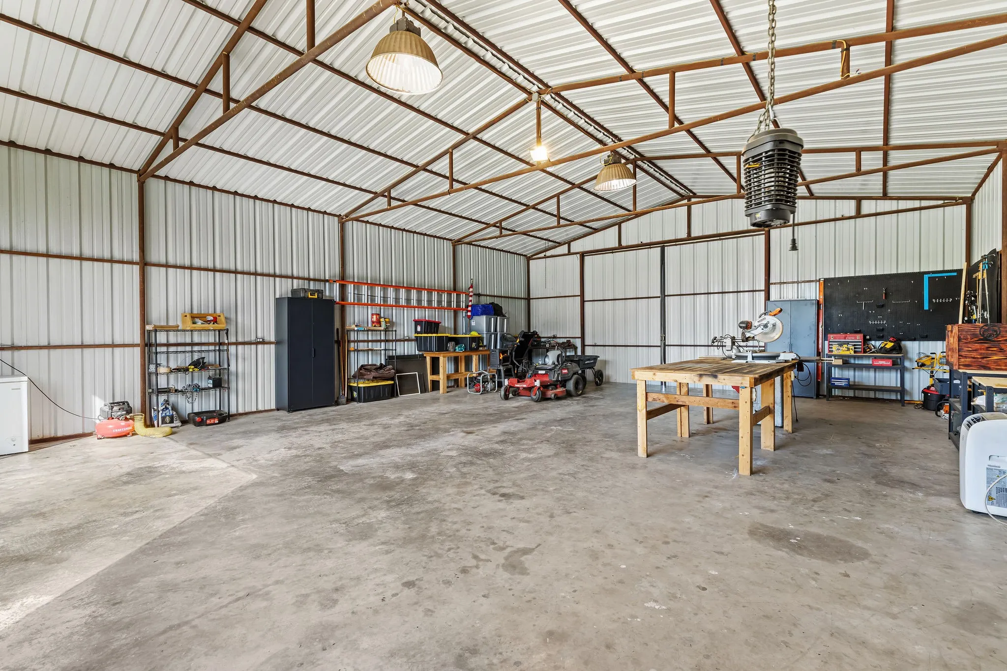 Single Family Residence For Sale in Wise County , 2403 County Road 2224, Decatur, Texas 76234, 3 Bedroom, 3 Bathroom, Garage spaces, 2,122 Sqft, built in 1970, mls#21358677, Real Estate Agent in Decatur, Homes For Sale in Wise county, Homes For Sale in Decatur, Realtor in Decatur Texas, Real Estate Brokerage Independent Realty Texas, Luminita Cordes Realtor