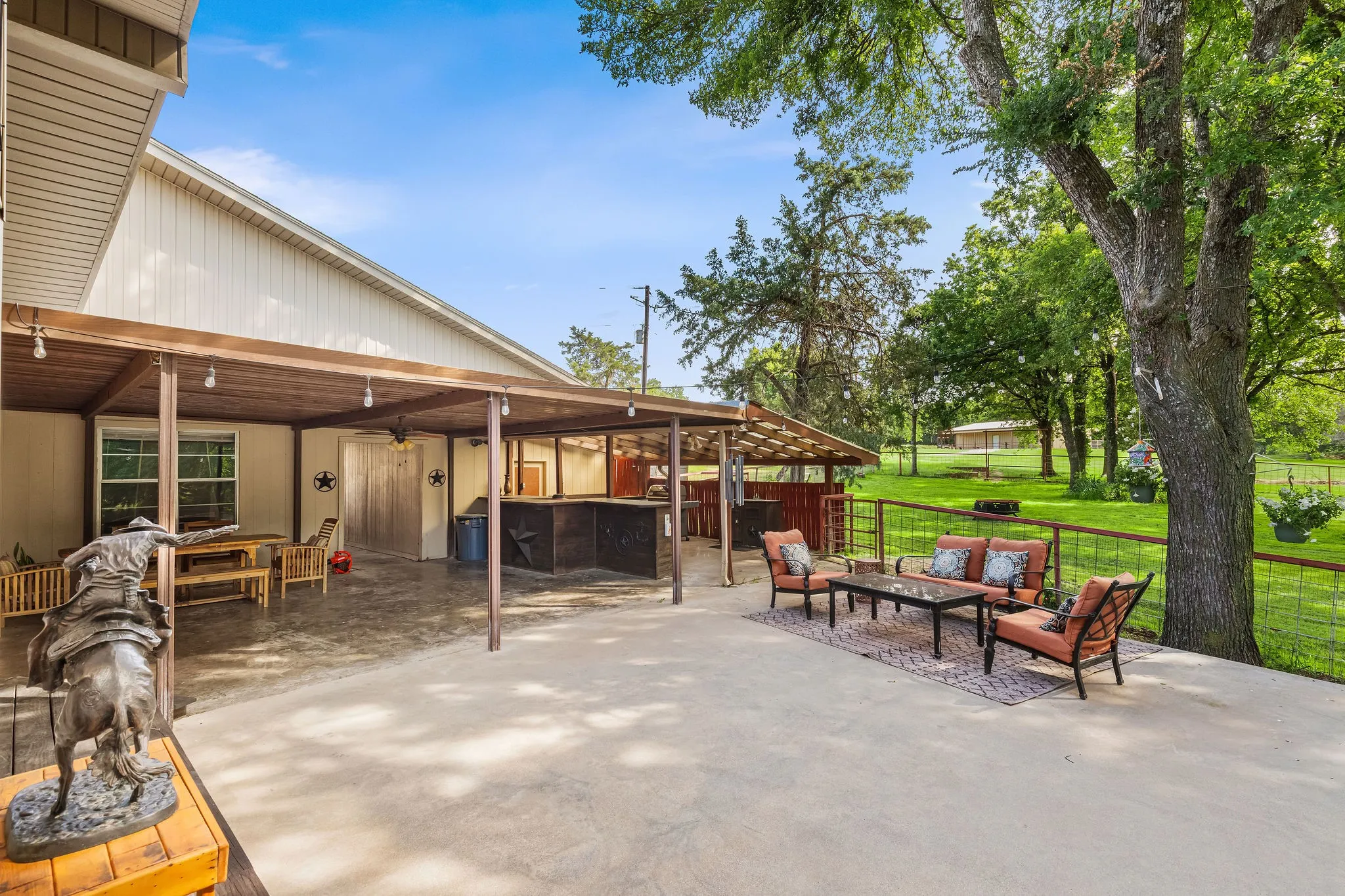 Single Family Residence For Sale in Wise County , 2403 County Road 2224, Decatur, Texas 76234, 3 Bedroom, 3 Bathroom, Garage spaces, 2,122 Sqft, built in 1970, mls#21358677, Real Estate Agent in Decatur, Homes For Sale in Wise county, Homes For Sale in Decatur, Realtor in Decatur Texas, Real Estate Brokerage Independent Realty Texas, Luminita Cordes Realtor