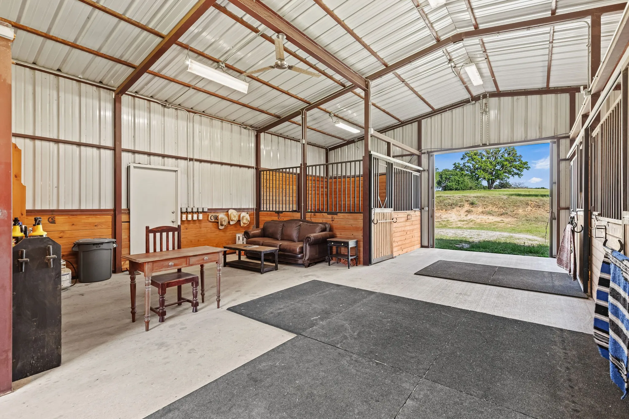Single Family Residence For Sale in Wise County , 2403 County Road 2224, Decatur, Texas 76234, 3 Bedroom, 3 Bathroom, Garage spaces, 2,122 Sqft, built in 1970, mls#21358677, Real Estate Agent in Decatur, Homes For Sale in Wise county, Homes For Sale in Decatur, Realtor in Decatur Texas, Real Estate Brokerage Independent Realty Texas, Luminita Cordes Realtor