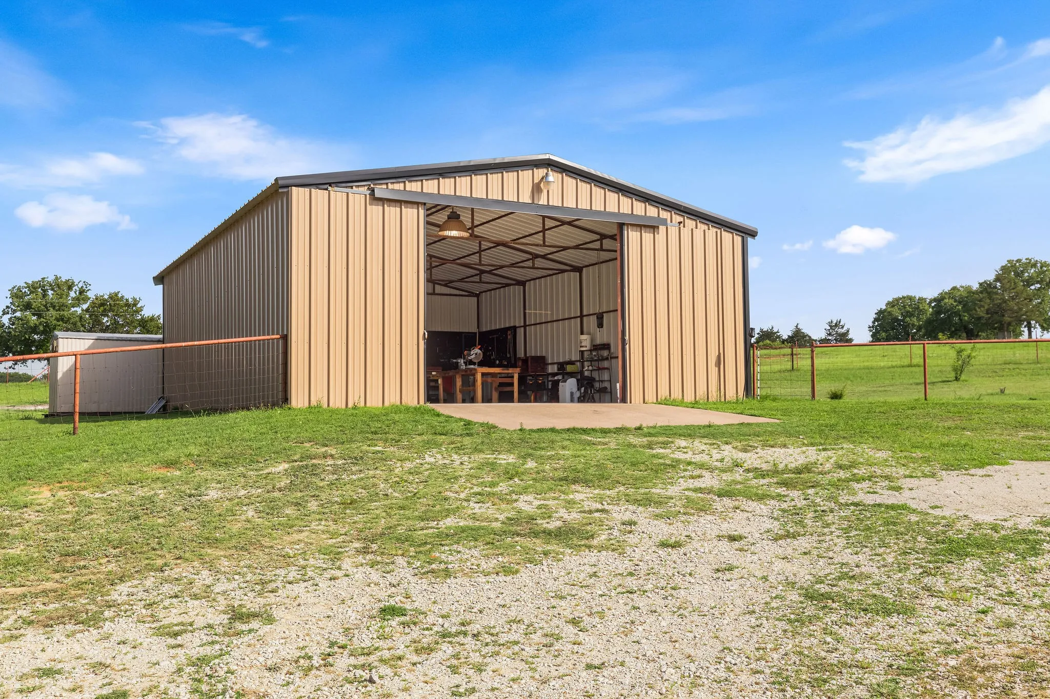 Single Family Residence For Sale in Wise County , 2403 County Road 2224, Decatur, Texas 76234, 3 Bedroom, 3 Bathroom, Garage spaces, 2,122 Sqft, built in 1970, mls#21358677, Real Estate Agent in Decatur, Homes For Sale in Wise county, Homes For Sale in Decatur, Realtor in Decatur Texas, Real Estate Brokerage Independent Realty Texas, Luminita Cordes Realtor