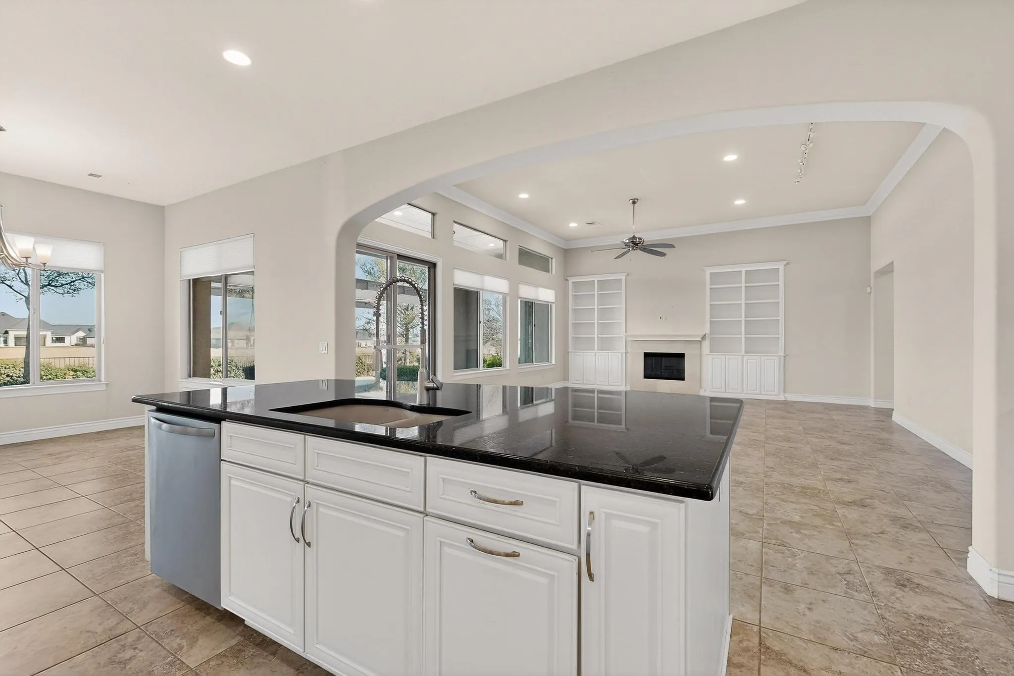 Single Family Residence For Sale in Denton County , 8708 Crestview Drive, Denton, Texas 76207, 2 Bedroom, 3 Bathroom, 3 Garage spaces, 2,988 Sqft, built in 2016, mls#21358696, Real Estate Agent in Denton, Homes For Sale in Denton county, Homes For Sale in Denton, Realtor in Denton Texas, Real Estate Brokerage Independent Realty Texas, Luminita Cordes Realtor