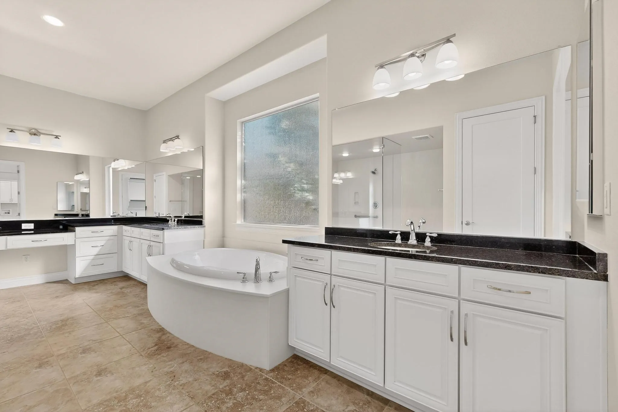 Single Family Residence For Sale in Denton County , 8708 Crestview Drive, Denton, Texas 76207, 2 Bedroom, 3 Bathroom, 3 Garage spaces, 2,988 Sqft, built in 2016, mls#21358696, Real Estate Agent in Denton, Homes For Sale in Denton county, Homes For Sale in Denton, Realtor in Denton Texas, Real Estate Brokerage Independent Realty Texas, Luminita Cordes Realtor