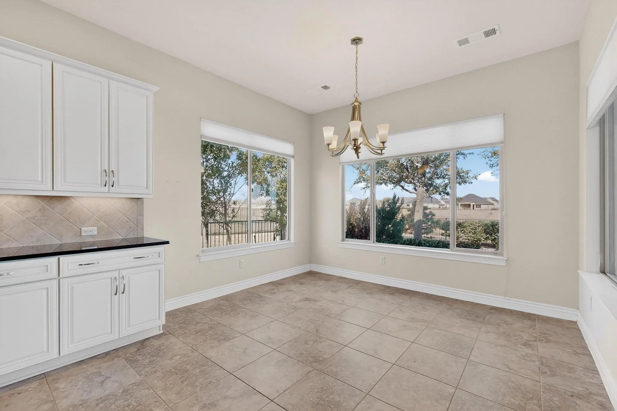 Single Family Residence For Sale in Denton County , 8708 Crestview Drive, Denton, Texas 76207, 2 Bedroom, 3 Bathroom, 3 Garage spaces, 2,988 Sqft, built in 2016, mls#21358696, Real Estate Agent in Denton, Homes For Sale in Denton county, Homes For Sale in Denton, Realtor in Denton Texas, Real Estate Brokerage Independent Realty Texas, Luminita Cordes Realtor