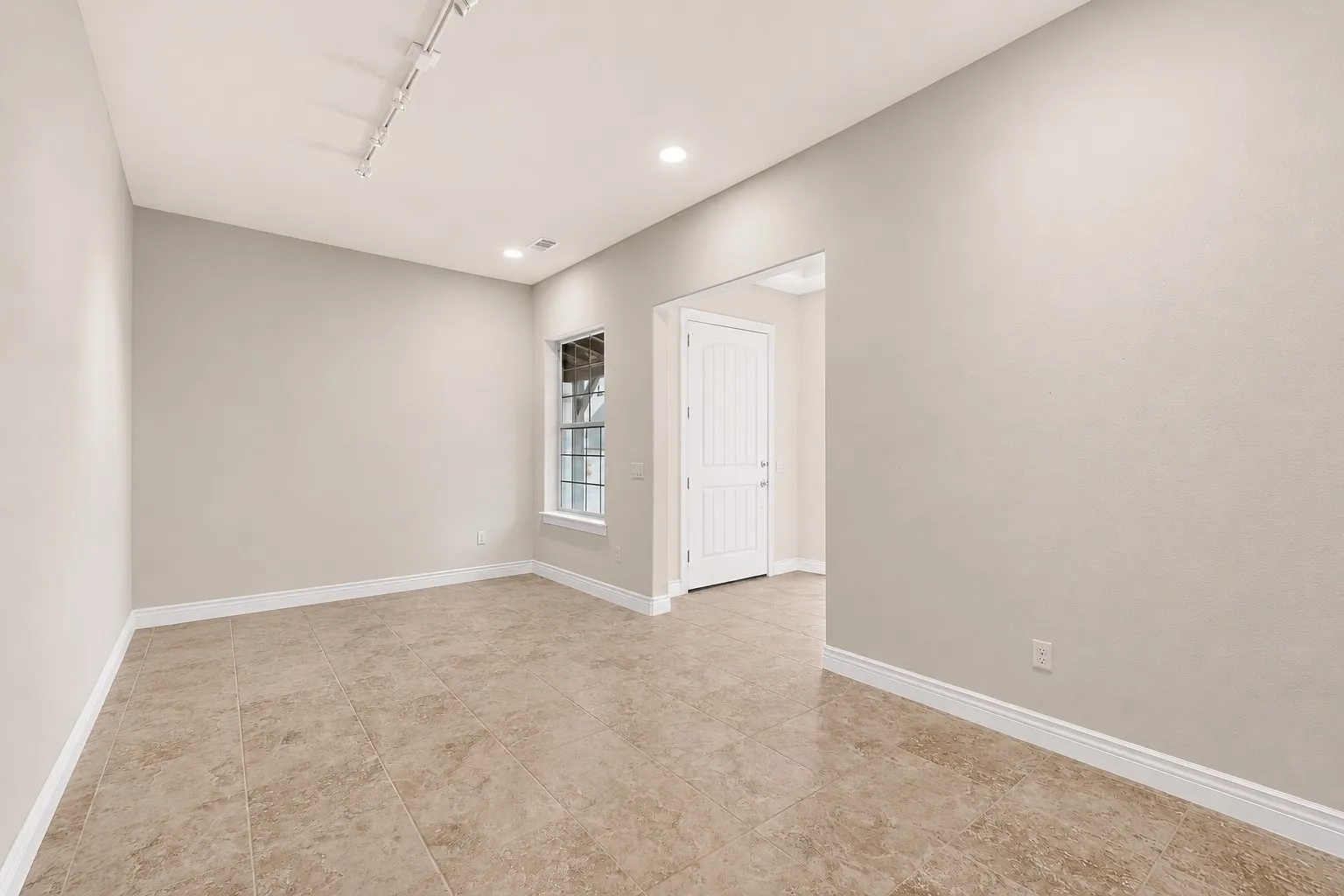 Single Family Residence For Sale in Denton County , 8708 Crestview Drive, Denton, Texas 76207, 2 Bedroom, 3 Bathroom, 3 Garage spaces, 2,988 Sqft, built in 2016, mls#21358696, Real Estate Agent in Denton, Homes For Sale in Denton county, Homes For Sale in Denton, Realtor in Denton Texas, Real Estate Brokerage Independent Realty Texas, Luminita Cordes Realtor