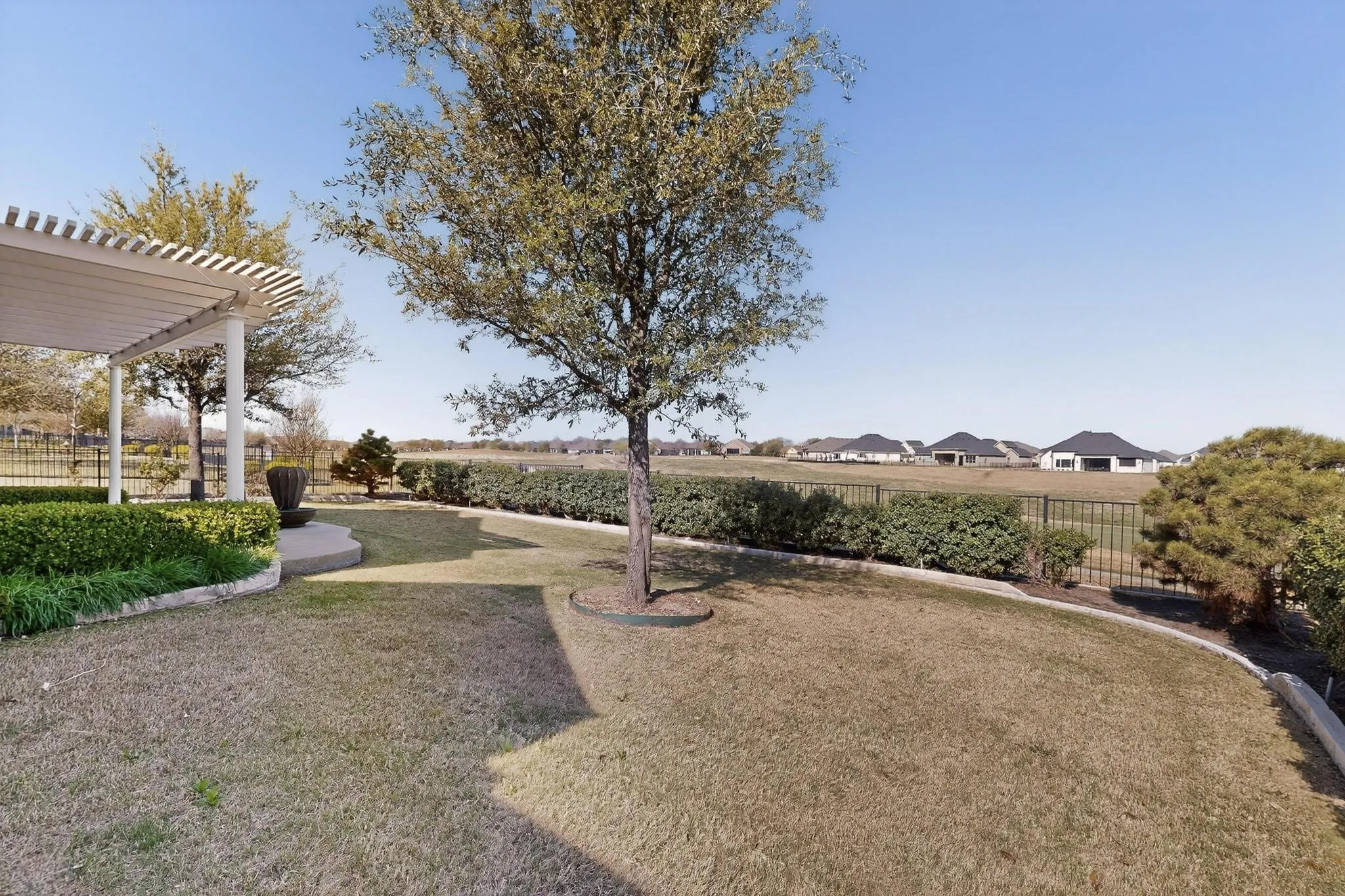 Single Family Residence For Sale in Denton County , 8708 Crestview Drive, Denton, Texas 76207, 2 Bedroom, 3 Bathroom, 3 Garage spaces, 2,988 Sqft, built in 2016, mls#21358696, Real Estate Agent in Denton, Homes For Sale in Denton county, Homes For Sale in Denton, Realtor in Denton Texas, Real Estate Brokerage Independent Realty Texas, Luminita Cordes Realtor