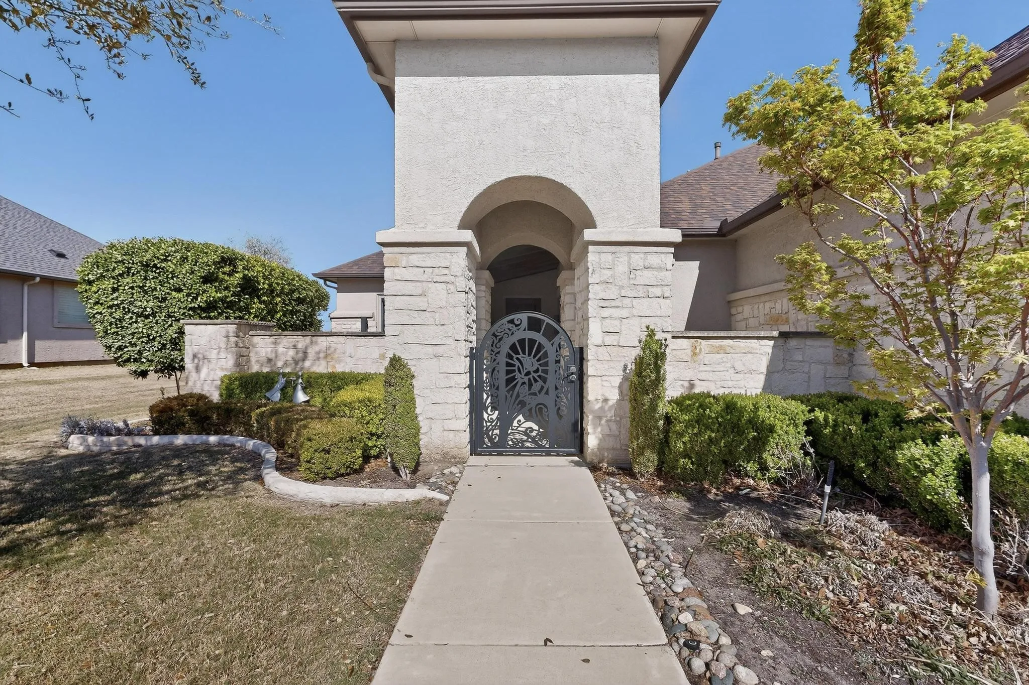 Single Family Residence For Sale in Denton County , 8708 Crestview Drive, Denton, Texas 76207, 2 Bedroom, 3 Bathroom, 3 Garage spaces, 2,988 Sqft, built in 2016, mls#21358696, Real Estate Agent in Denton, Homes For Sale in Denton county, Homes For Sale in Denton, Realtor in Denton Texas, Real Estate Brokerage Independent Realty Texas, Luminita Cordes Realtor