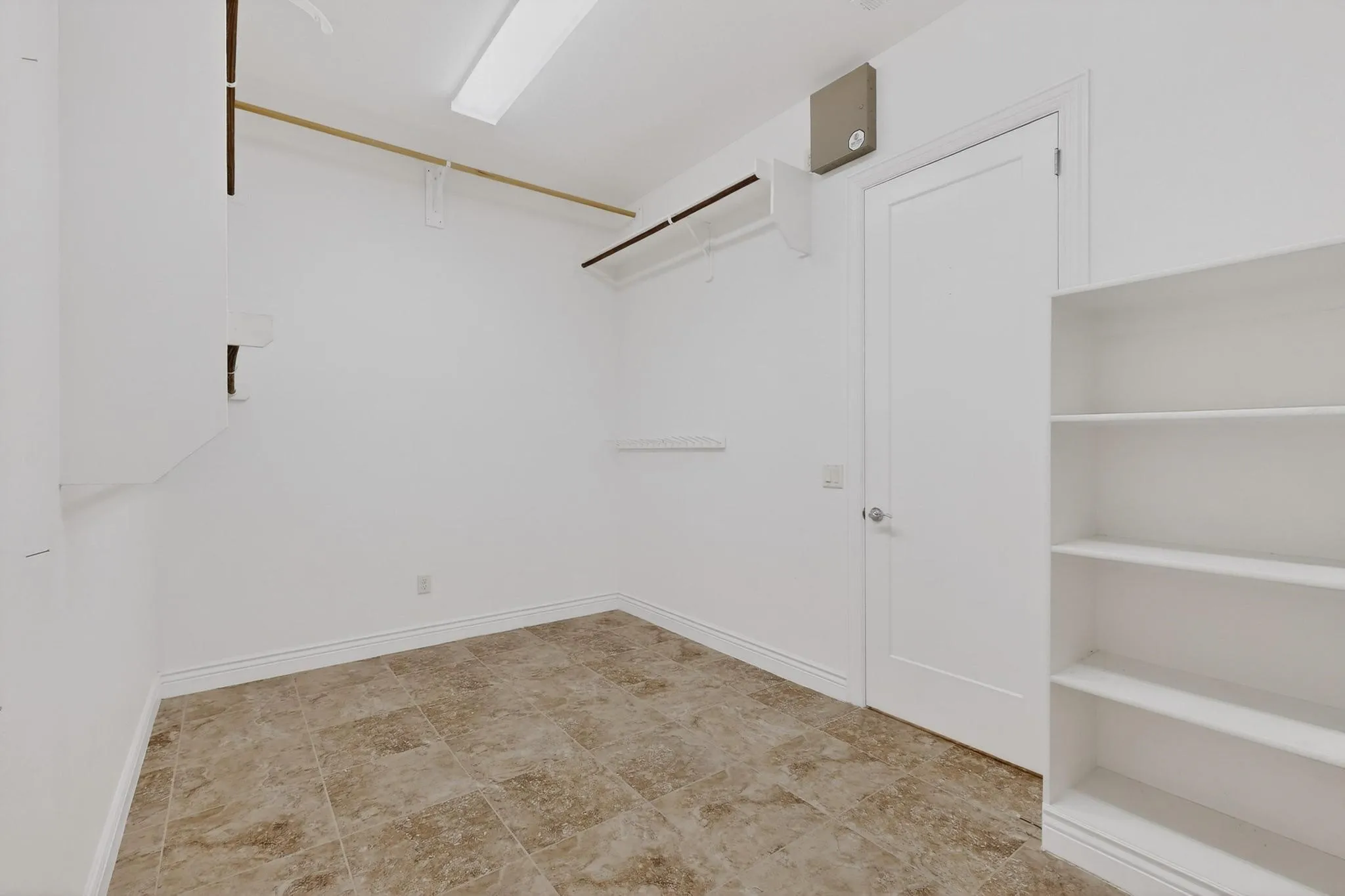 Single Family Residence For Sale in Denton County , 8708 Crestview Drive, Denton, Texas 76207, 2 Bedroom, 3 Bathroom, 3 Garage spaces, 2,988 Sqft, built in 2016, mls#21358696, Real Estate Agent in Denton, Homes For Sale in Denton county, Homes For Sale in Denton, Realtor in Denton Texas, Real Estate Brokerage Independent Realty Texas, Luminita Cordes Realtor