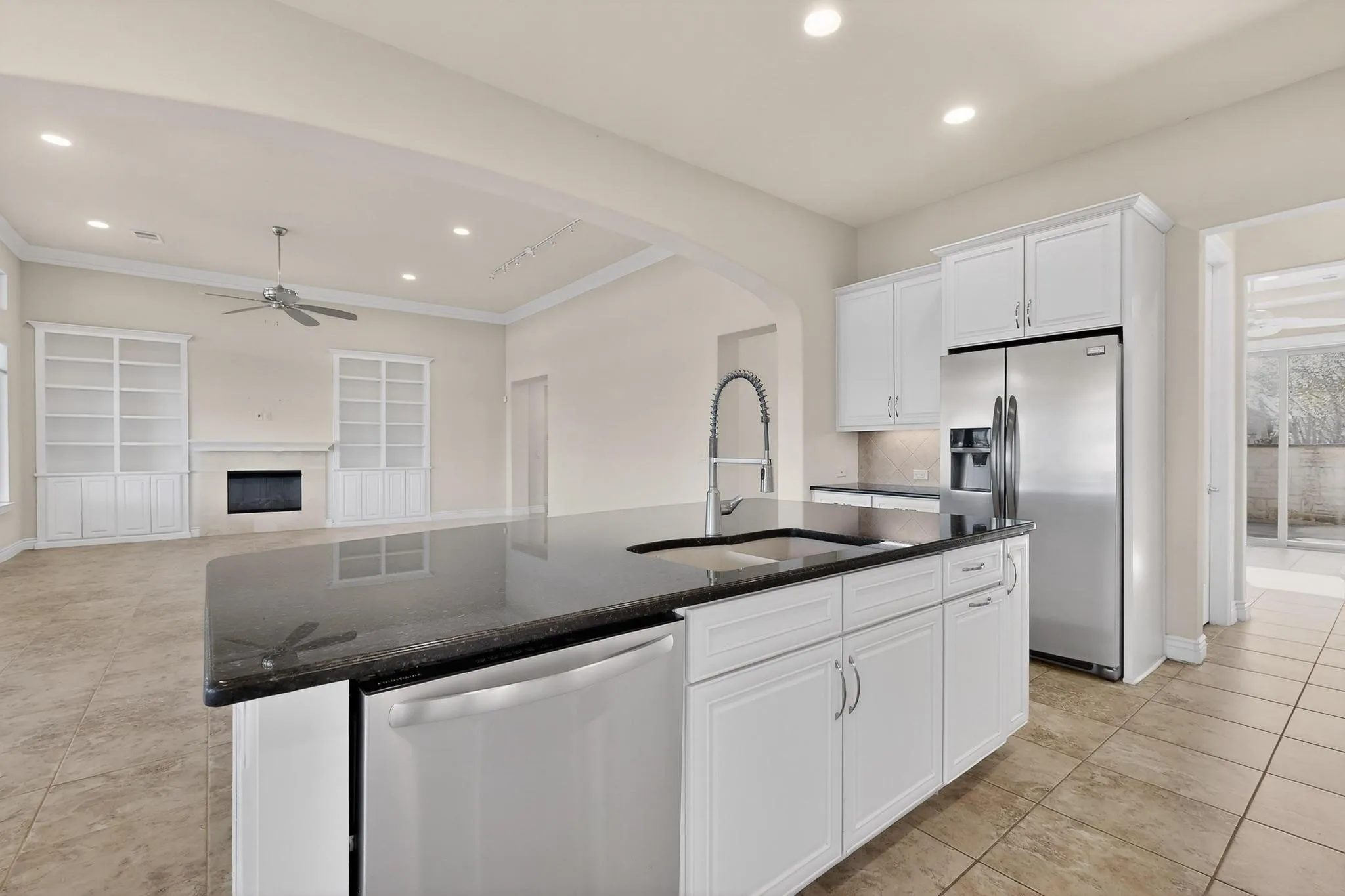 Single Family Residence For Sale in Denton County , 8708 Crestview Drive, Denton, Texas 76207, 2 Bedroom, 3 Bathroom, 3 Garage spaces, 2,988 Sqft, built in 2016, mls#21358696, Real Estate Agent in Denton, Homes For Sale in Denton county, Homes For Sale in Denton, Realtor in Denton Texas, Real Estate Brokerage Independent Realty Texas, Luminita Cordes Realtor