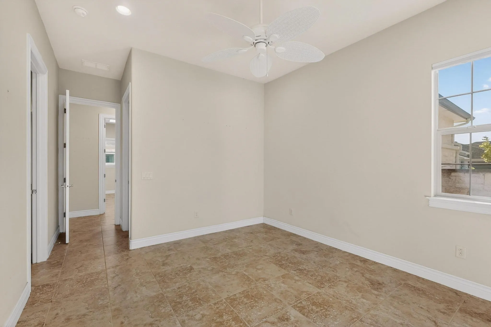 Single Family Residence For Sale in Denton County , 8708 Crestview Drive, Denton, Texas 76207, 2 Bedroom, 3 Bathroom, 3 Garage spaces, 2,988 Sqft, built in 2016, mls#21358696, Real Estate Agent in Denton, Homes For Sale in Denton county, Homes For Sale in Denton, Realtor in Denton Texas, Real Estate Brokerage Independent Realty Texas, Luminita Cordes Realtor