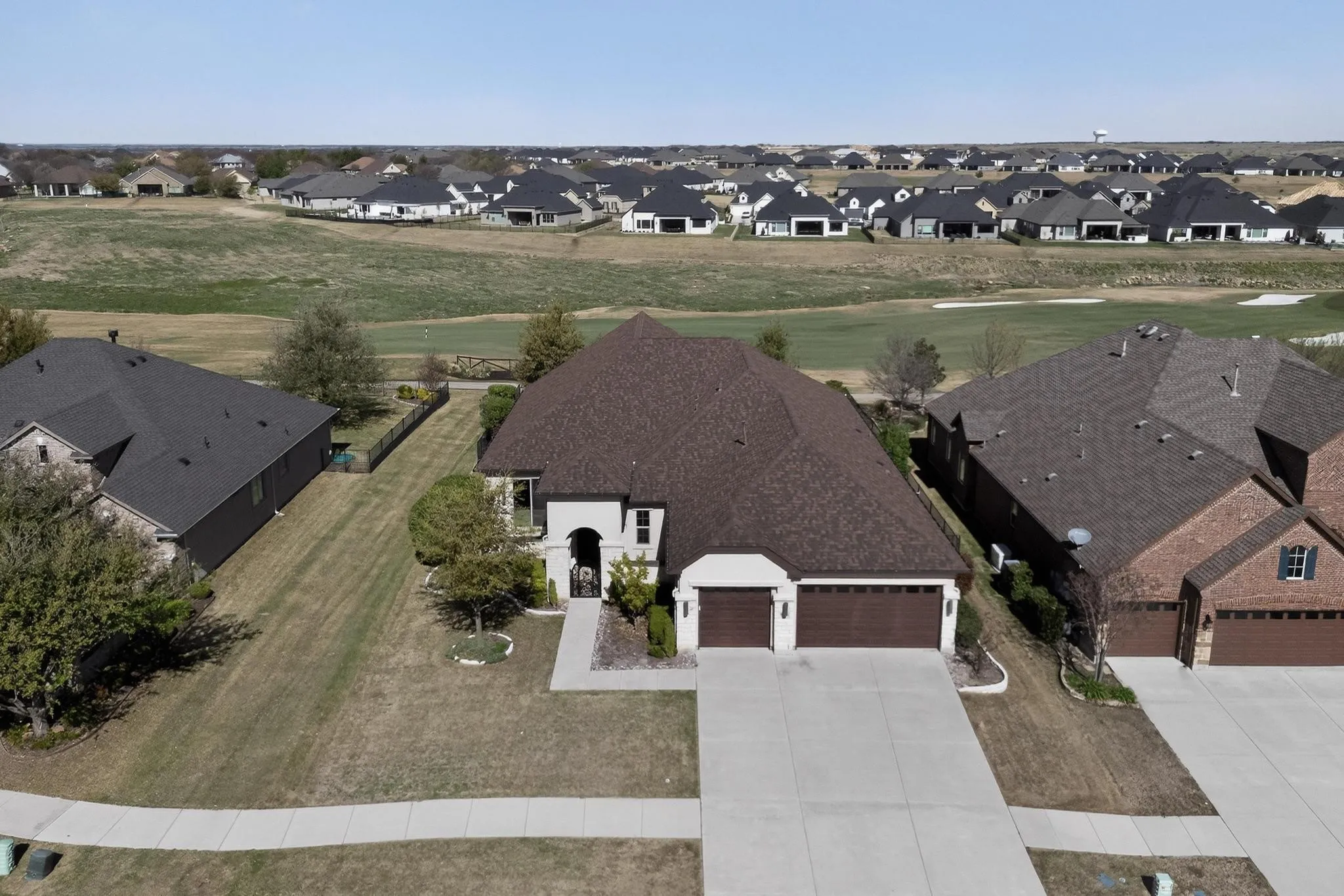 Single Family Residence For Sale in Denton County , 8708 Crestview Drive, Denton, Texas 76207, 2 Bedroom, 3 Bathroom, 3 Garage spaces, 2,988 Sqft, built in 2016, mls#21358696, Real Estate Agent in Denton, Homes For Sale in Denton county, Homes For Sale in Denton, Realtor in Denton Texas, Real Estate Brokerage Independent Realty Texas, Luminita Cordes Realtor