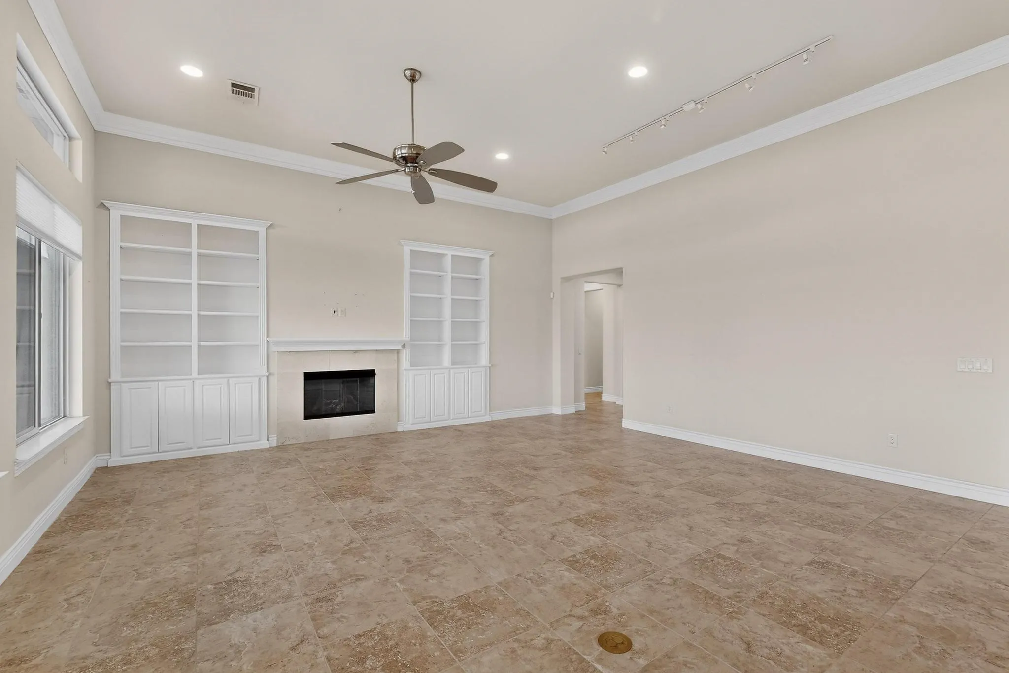 Single Family Residence For Sale in Denton County , 8708 Crestview Drive, Denton, Texas 76207, 2 Bedroom, 3 Bathroom, 3 Garage spaces, 2,988 Sqft, built in 2016, mls#21358696, Real Estate Agent in Denton, Homes For Sale in Denton county, Homes For Sale in Denton, Realtor in Denton Texas, Real Estate Brokerage Independent Realty Texas, Luminita Cordes Realtor