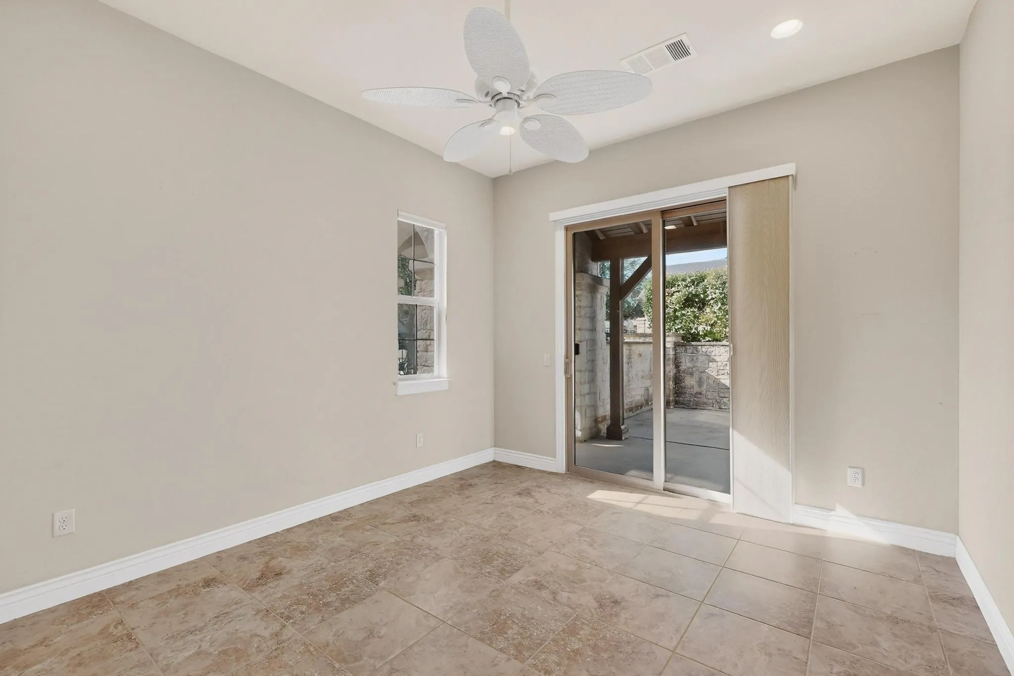 Single Family Residence For Sale in Denton County , 8708 Crestview Drive, Denton, Texas 76207, 2 Bedroom, 3 Bathroom, 3 Garage spaces, 2,988 Sqft, built in 2016, mls#21358696, Real Estate Agent in Denton, Homes For Sale in Denton county, Homes For Sale in Denton, Realtor in Denton Texas, Real Estate Brokerage Independent Realty Texas, Luminita Cordes Realtor