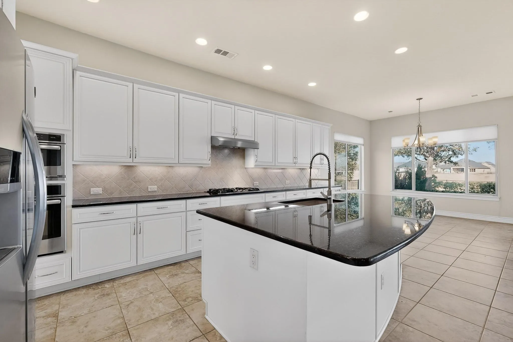 Single Family Residence For Sale in Denton County , 8708 Crestview Drive, Denton, Texas 76207, 2 Bedroom, 3 Bathroom, 3 Garage spaces, 2,988 Sqft, built in 2016, mls#21358696, Real Estate Agent in Denton, Homes For Sale in Denton county, Homes For Sale in Denton, Realtor in Denton Texas, Real Estate Brokerage Independent Realty Texas, Luminita Cordes Realtor