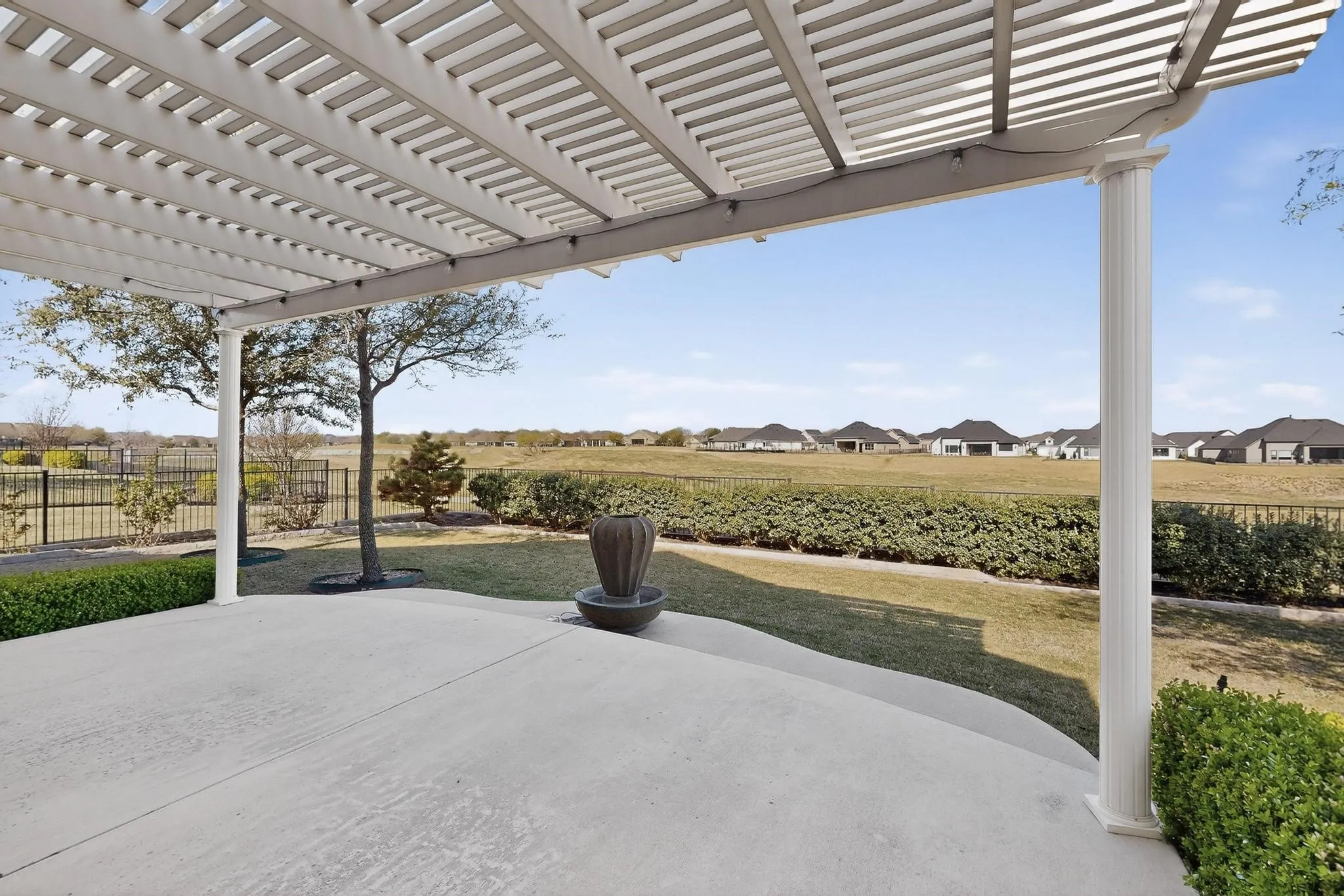Single Family Residence For Sale in Denton County , 8708 Crestview Drive, Denton, Texas 76207, 2 Bedroom, 3 Bathroom, 3 Garage spaces, 2,988 Sqft, built in 2016, mls#21358696, Real Estate Agent in Denton, Homes For Sale in Denton county, Homes For Sale in Denton, Realtor in Denton Texas, Real Estate Brokerage Independent Realty Texas, Luminita Cordes Realtor