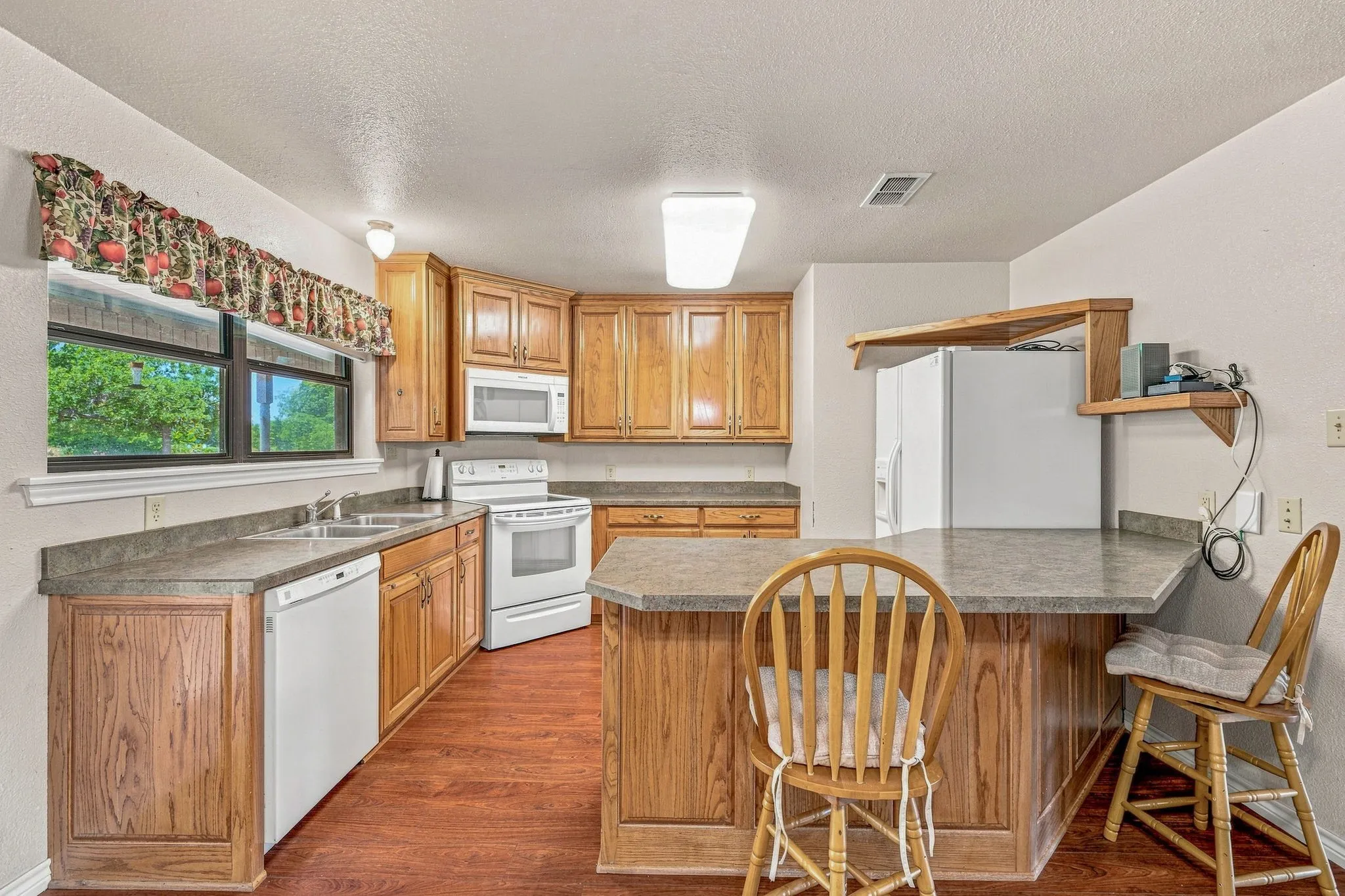 Single Family Residence For Sale in Erath County , 544 W Fm 1188, Stephenville, Texas 76401, 3 Bedroom, 2 Bathroom, 2 Garage spaces, 2,357 Sqft, built in 2008, Price $499,000, mls#21359162, Real Estate Agent in Stephenville, Homes For Sale in Erath county, Homes For Sale in Stephenville, Realtor in Stephenville Texas, Real Estate Brokerage Independent Realty Texas, Luminita Cordes Realtor