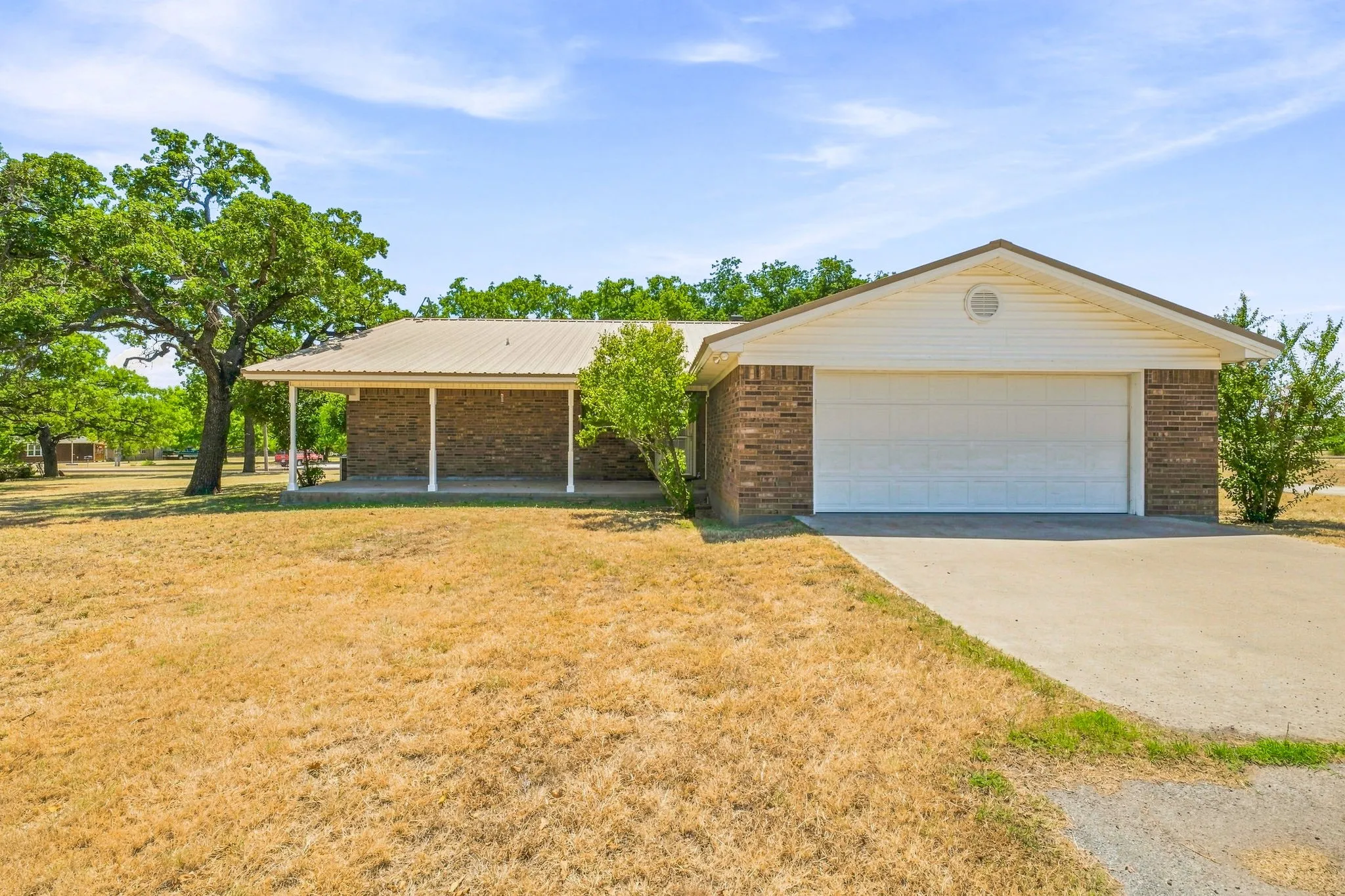 Single Family Residence For Sale in Erath County , 544 W Fm 1188, Stephenville, Texas 76401, 3 Bedroom, 2 Bathroom, 2 Garage spaces, 2,357 Sqft, built in 2008, Price $499,000, mls#21359162, Real Estate Agent in Stephenville, Homes For Sale in Erath county, Homes For Sale in Stephenville, Realtor in Stephenville Texas, Real Estate Brokerage Independent Realty Texas, Luminita Cordes Realtor