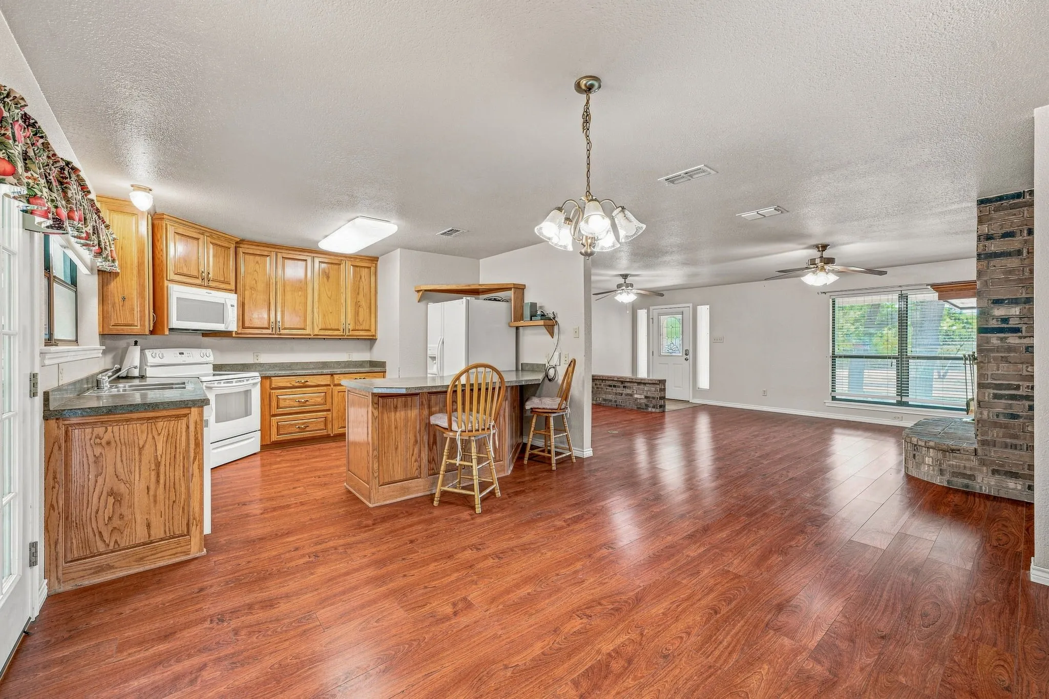 Single Family Residence For Sale in Erath County , 544 W Fm 1188, Stephenville, Texas 76401, 3 Bedroom, 2 Bathroom, 2 Garage spaces, 2,357 Sqft, built in 2008, Price $499,000, mls#21359162, Real Estate Agent in Stephenville, Homes For Sale in Erath county, Homes For Sale in Stephenville, Realtor in Stephenville Texas, Real Estate Brokerage Independent Realty Texas, Luminita Cordes Realtor