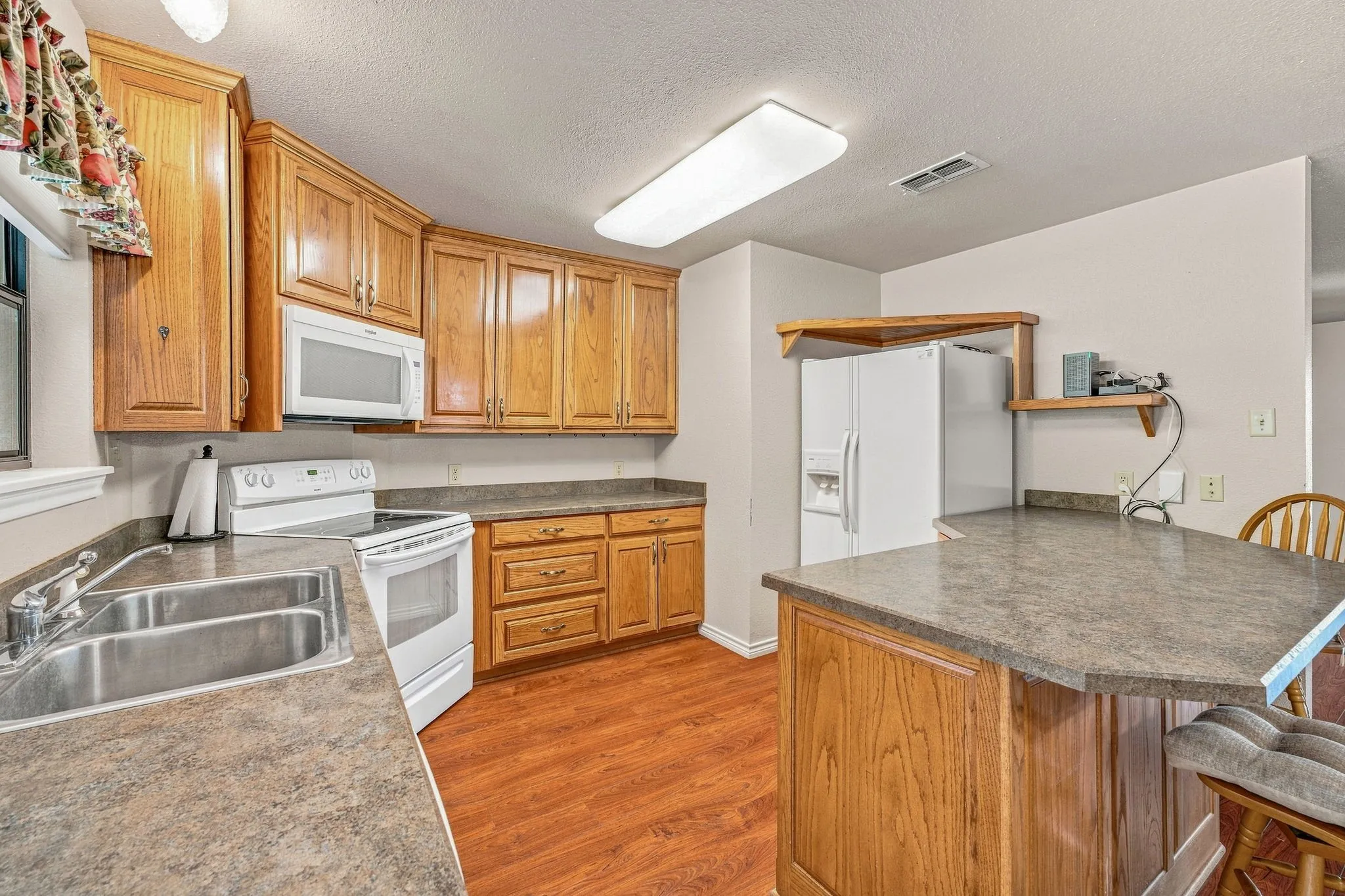 Single Family Residence For Sale in Erath County , 544 W Fm 1188, Stephenville, Texas 76401, 3 Bedroom, 2 Bathroom, 2 Garage spaces, 2,357 Sqft, built in 2008, Price $499,000, mls#21359162, Real Estate Agent in Stephenville, Homes For Sale in Erath county, Homes For Sale in Stephenville, Realtor in Stephenville Texas, Real Estate Brokerage Independent Realty Texas, Luminita Cordes Realtor