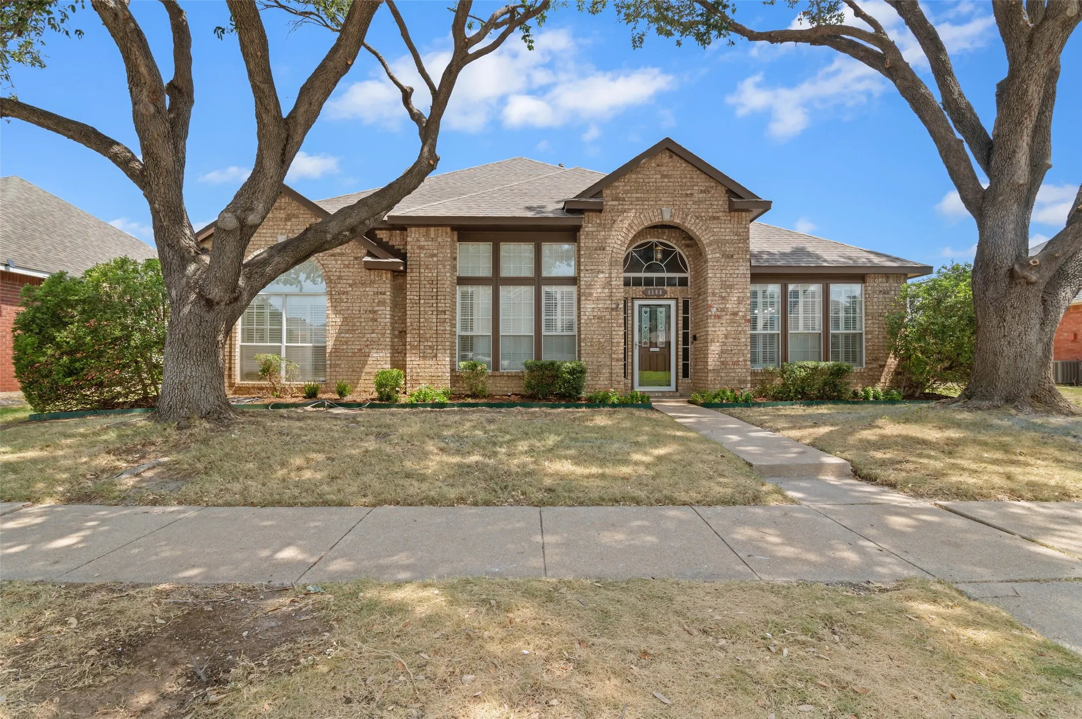 Single Family Residence For Sale in Denton County , 4508 Lake Ridge Drive, The Colony, Texas 75056, 4 Bedroom, 3 Bathroom, 2 Garage spaces, 2,515 Sqft, built in 1992, mls#21358612, Real Estate Agent in The Colony, Homes For Sale in Denton county, Homes For Sale in The Colony, Realtor in The Colony Texas, Real Estate Brokerage Independent Realty Texas, Luminita Cordes Realtor