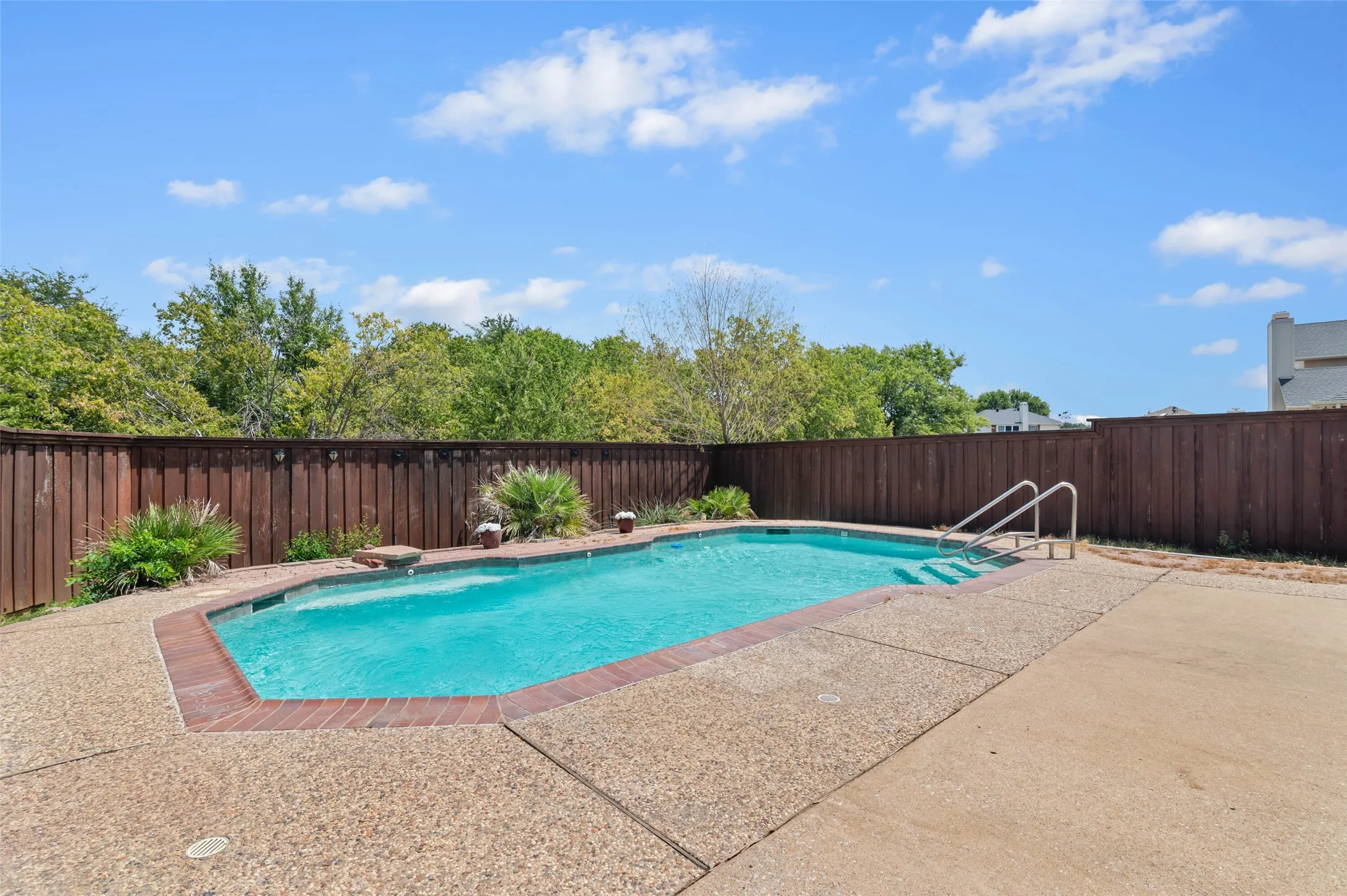 Beautiful back yard oasis that backs up to Core of Engineers land.
