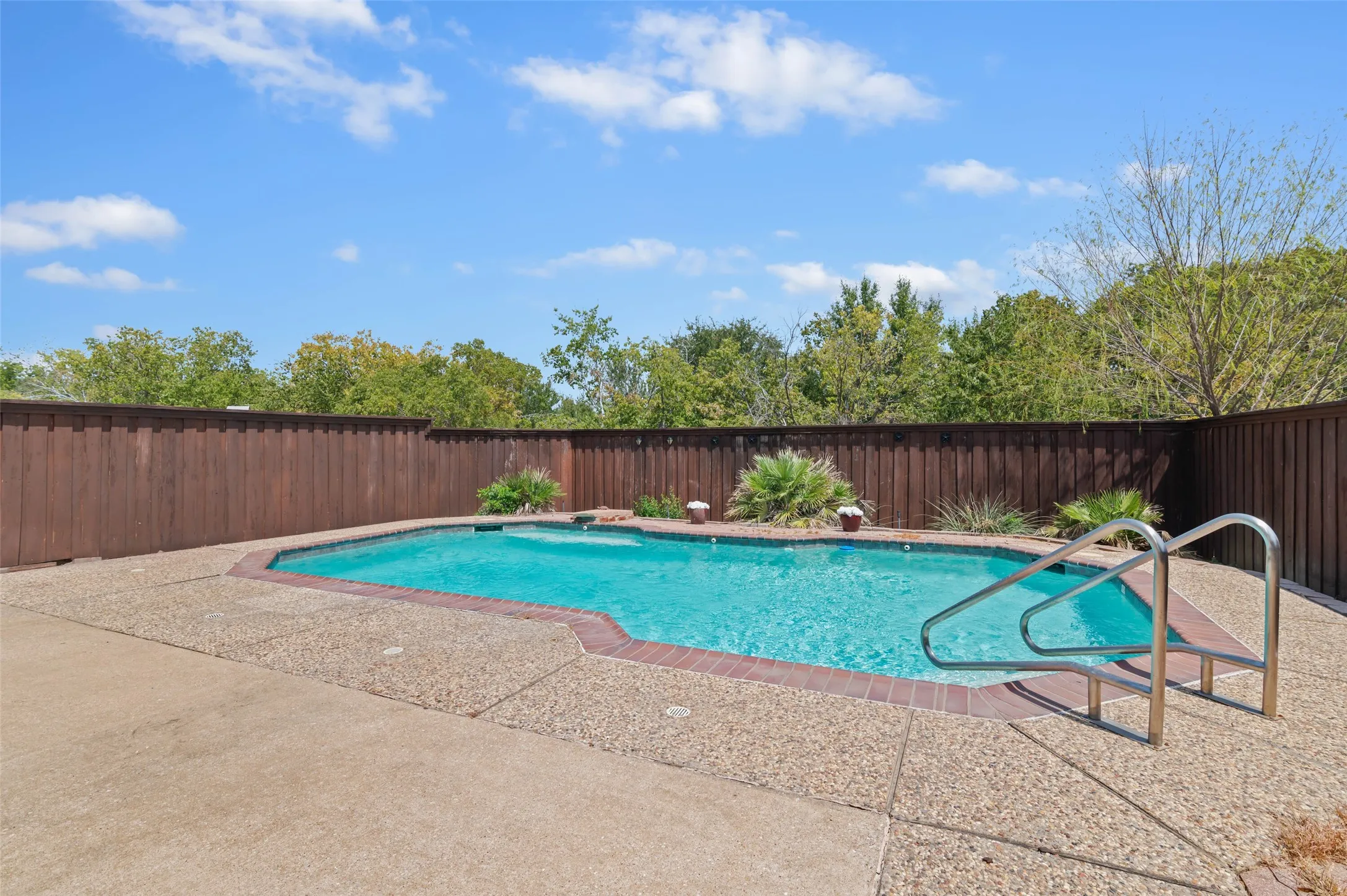 Beautiful back yard oasis that backs up to Core of Engineers land.