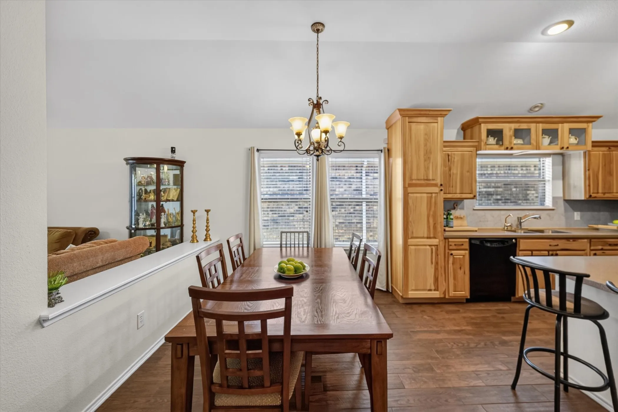 Single Family Residence For Sale in Denton County , 8928 Trailblazer Drive, Aubrey, Texas 76227, 4 Bedroom, 2 Bathroom, 2 Garage spaces, 1,812 Sqft, built in 2007, mls#21345572, Real Estate Agent in Aubrey, Homes For Sale in Denton county, Homes For Sale in Aubrey, Realtor in Aubrey Texas, Real Estate Brokerage Independent Realty Texas, Luminita Cordes Realtor