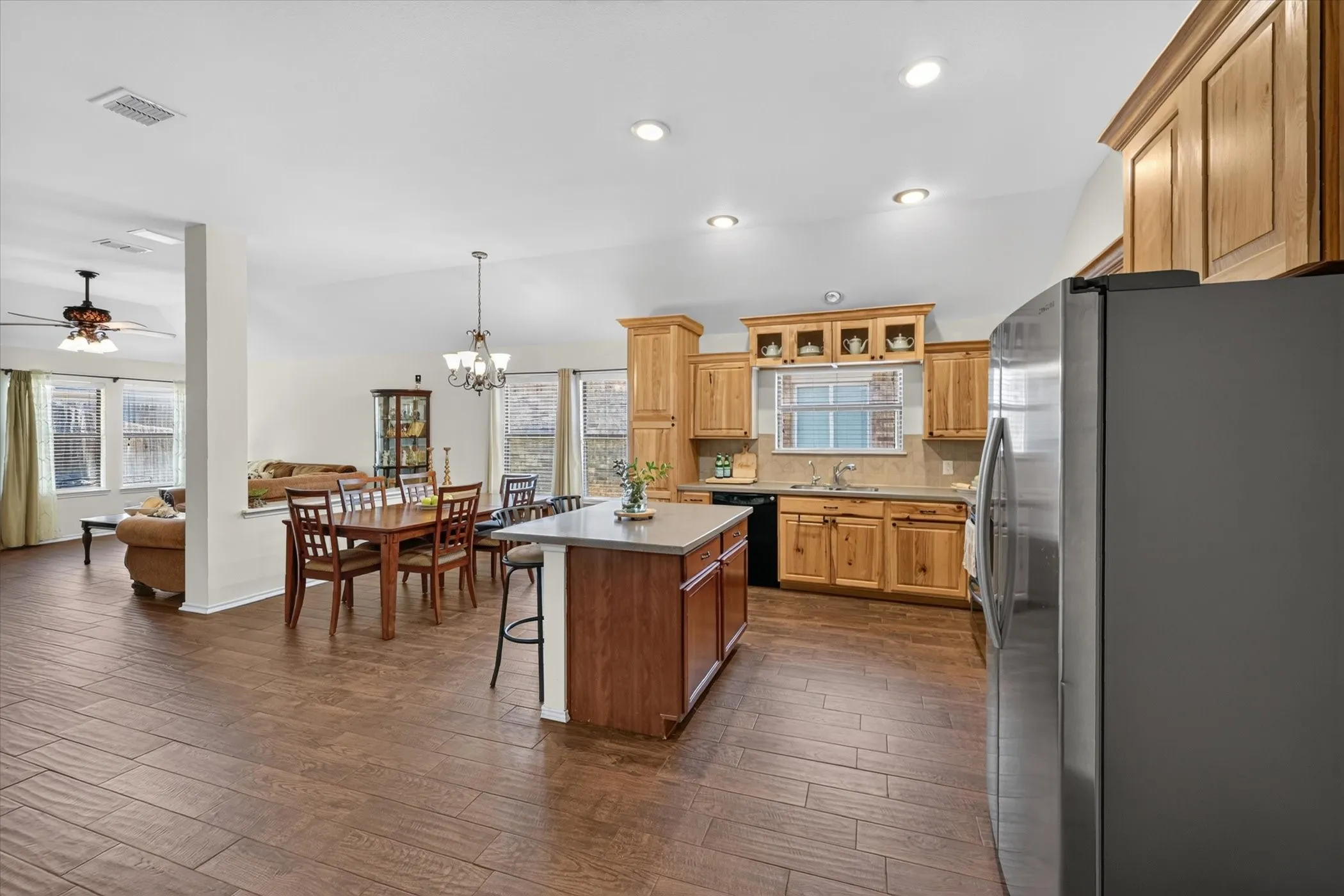 Single Family Residence For Sale in Denton County , 8928 Trailblazer Drive, Aubrey, Texas 76227, 4 Bedroom, 2 Bathroom, 2 Garage spaces, 1,812 Sqft, built in 2007, mls#21345572, Real Estate Agent in Aubrey, Homes For Sale in Denton county, Homes For Sale in Aubrey, Realtor in Aubrey Texas, Real Estate Brokerage Independent Realty Texas, Luminita Cordes Realtor