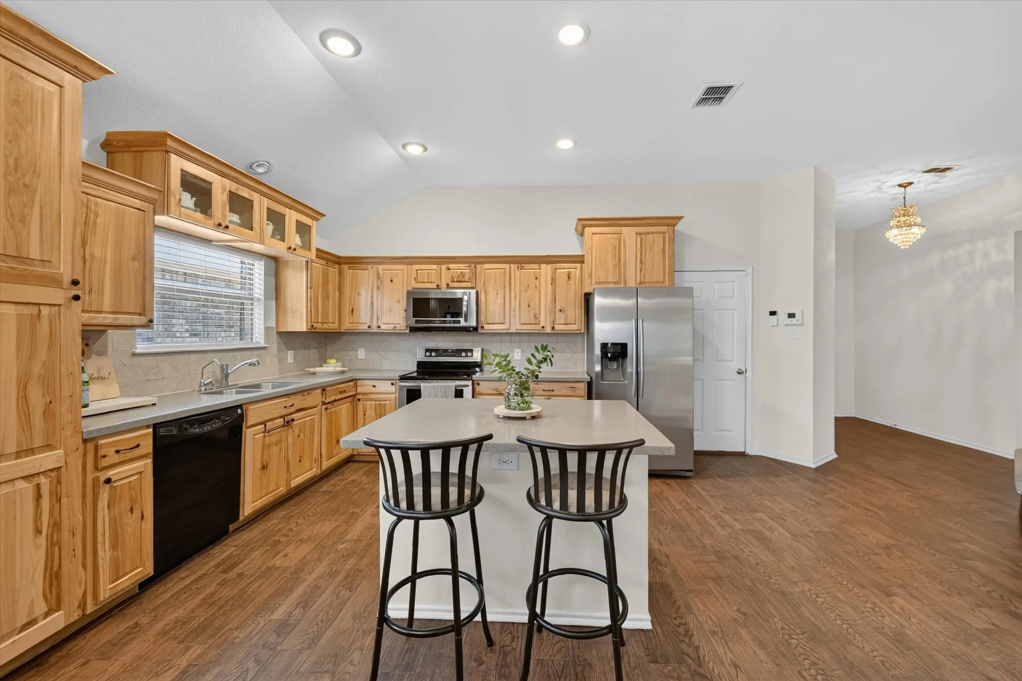 Single Family Residence For Sale in Denton County , 8928 Trailblazer Drive, Aubrey, Texas 76227, 4 Bedroom, 2 Bathroom, 2 Garage spaces, 1,812 Sqft, built in 2007, mls#21345572, Real Estate Agent in Aubrey, Homes For Sale in Denton county, Homes For Sale in Aubrey, Realtor in Aubrey Texas, Real Estate Brokerage Independent Realty Texas, Luminita Cordes Realtor