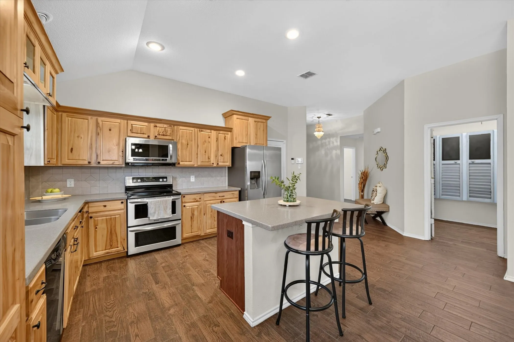 Single Family Residence For Sale in Denton County , 8928 Trailblazer Drive, Aubrey, Texas 76227, 4 Bedroom, 2 Bathroom, 2 Garage spaces, 1,812 Sqft, built in 2007, mls#21345572, Real Estate Agent in Aubrey, Homes For Sale in Denton county, Homes For Sale in Aubrey, Realtor in Aubrey Texas, Real Estate Brokerage Independent Realty Texas, Luminita Cordes Realtor