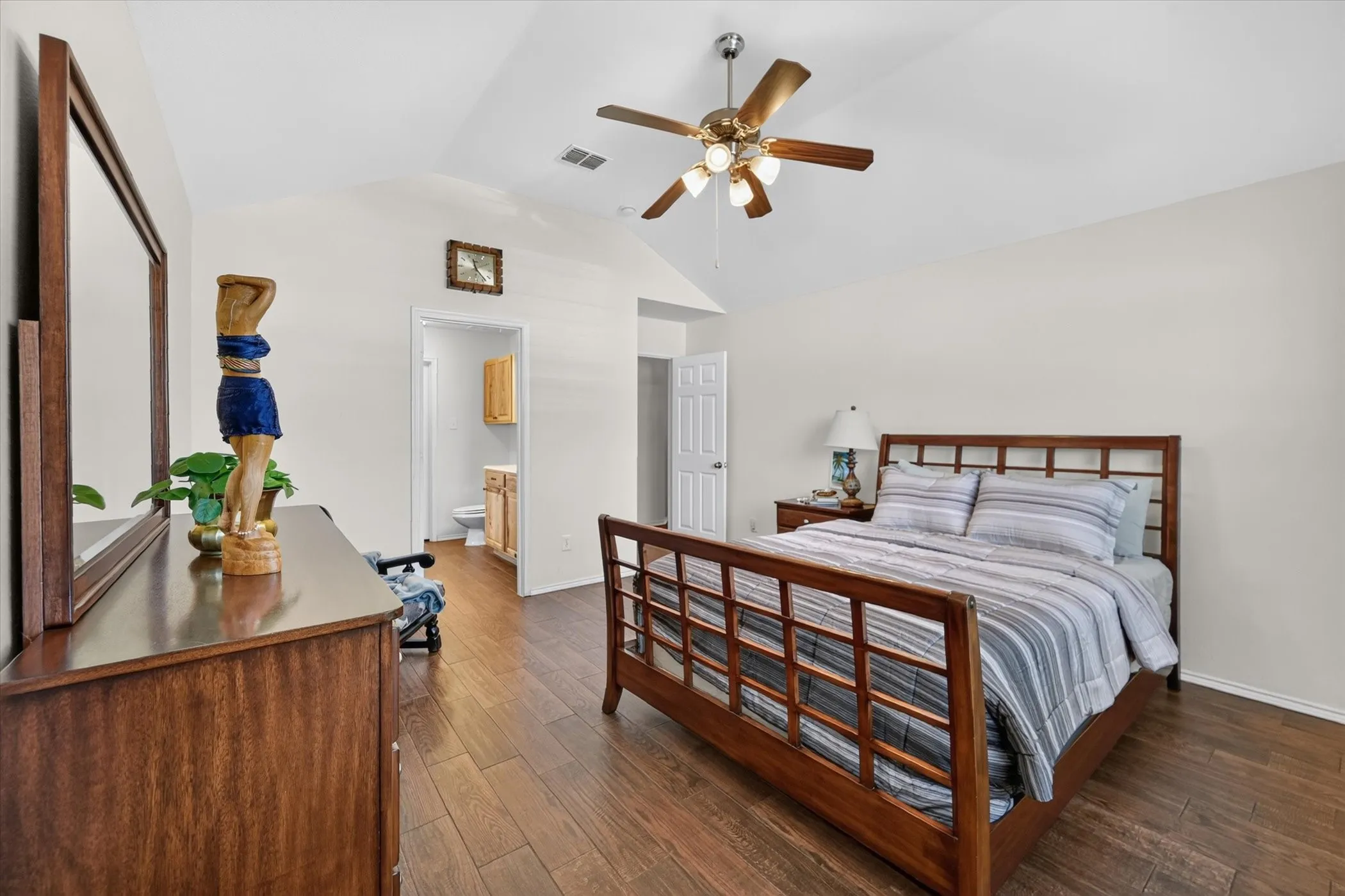 Single Family Residence For Sale in Denton County , 8928 Trailblazer Drive, Aubrey, Texas 76227, 4 Bedroom, 2 Bathroom, 2 Garage spaces, 1,812 Sqft, built in 2007, mls#21345572, Real Estate Agent in Aubrey, Homes For Sale in Denton county, Homes For Sale in Aubrey, Realtor in Aubrey Texas, Real Estate Brokerage Independent Realty Texas, Luminita Cordes Realtor