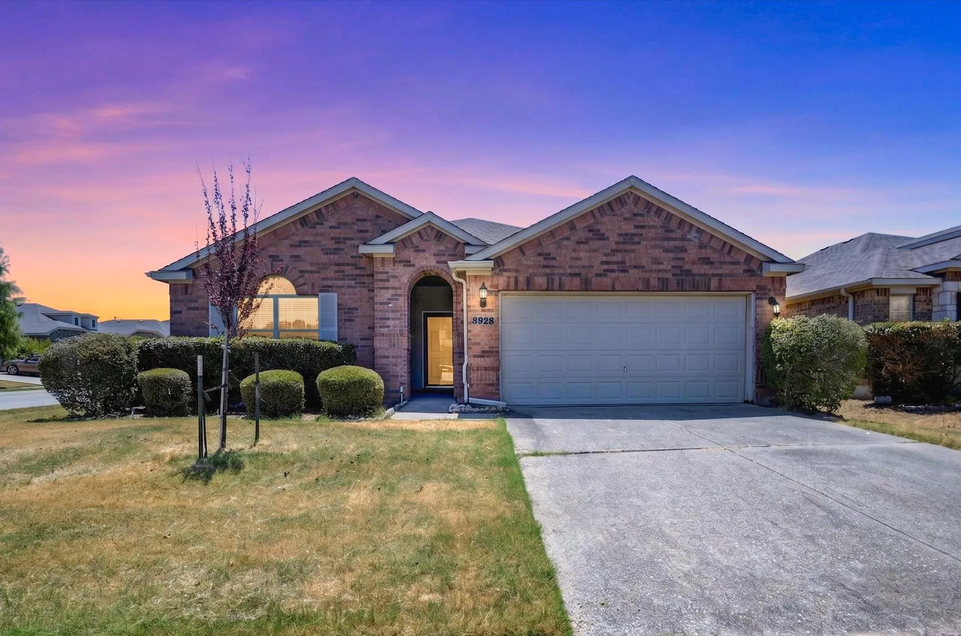 Single Family Residence For Sale in Denton County , 8928 Trailblazer Drive, Aubrey, Texas 76227, 4 Bedroom, 2 Bathroom, 2 Garage spaces, 1,812 Sqft, built in 2007, mls#21345572, Real Estate Agent in Aubrey, Homes For Sale in Denton county, Homes For Sale in Aubrey, Realtor in Aubrey Texas, Real Estate Brokerage Independent Realty Texas, Luminita Cordes Realtor