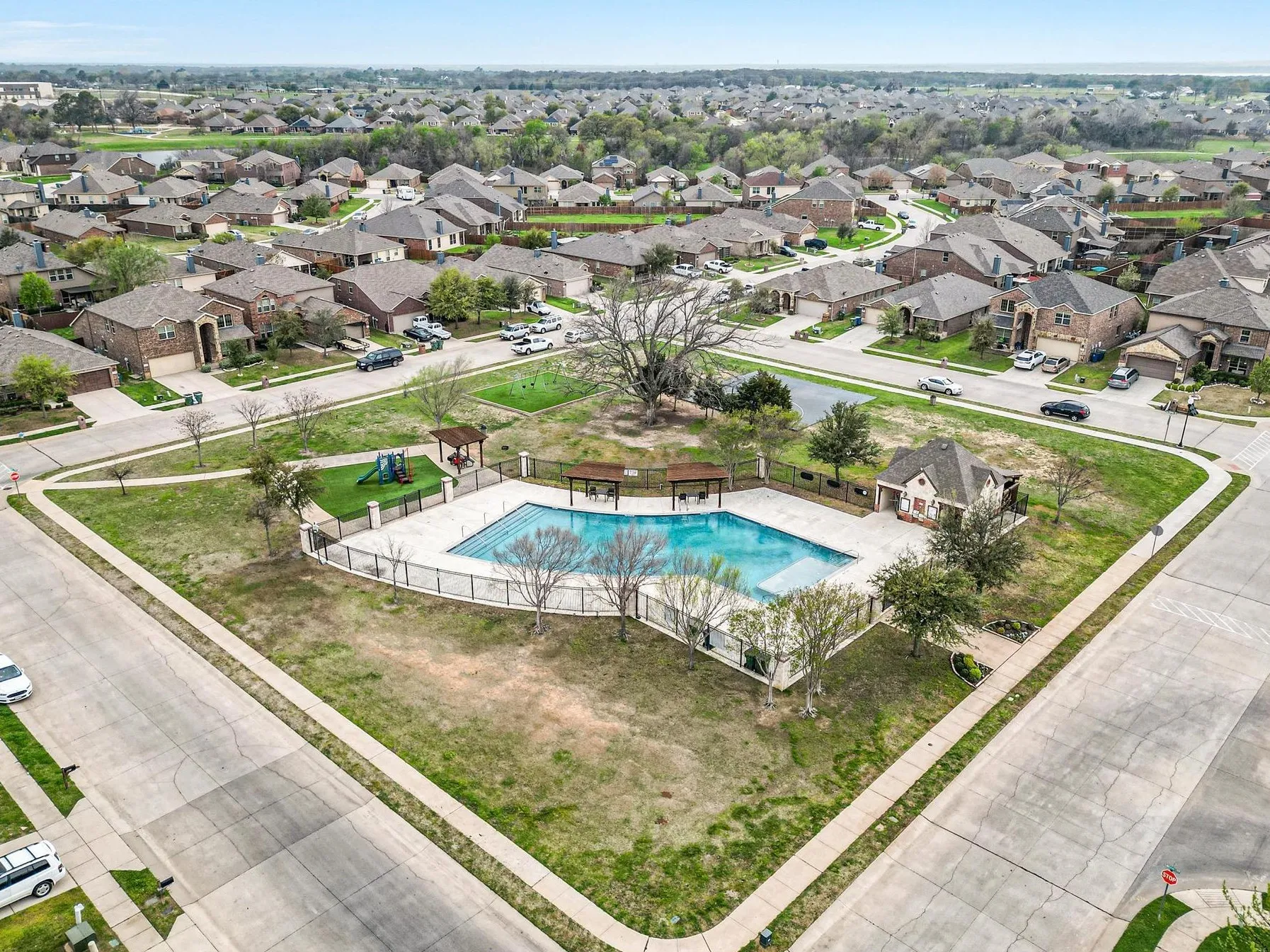 Single Family Residence For Sale in Denton County , 8928 Trailblazer Drive, Aubrey, Texas 76227, 4 Bedroom, 2 Bathroom, 2 Garage spaces, 1,812 Sqft, built in 2007, mls#21345572, Real Estate Agent in Aubrey, Homes For Sale in Denton county, Homes For Sale in Aubrey, Realtor in Aubrey Texas, Real Estate Brokerage Independent Realty Texas, Luminita Cordes Realtor