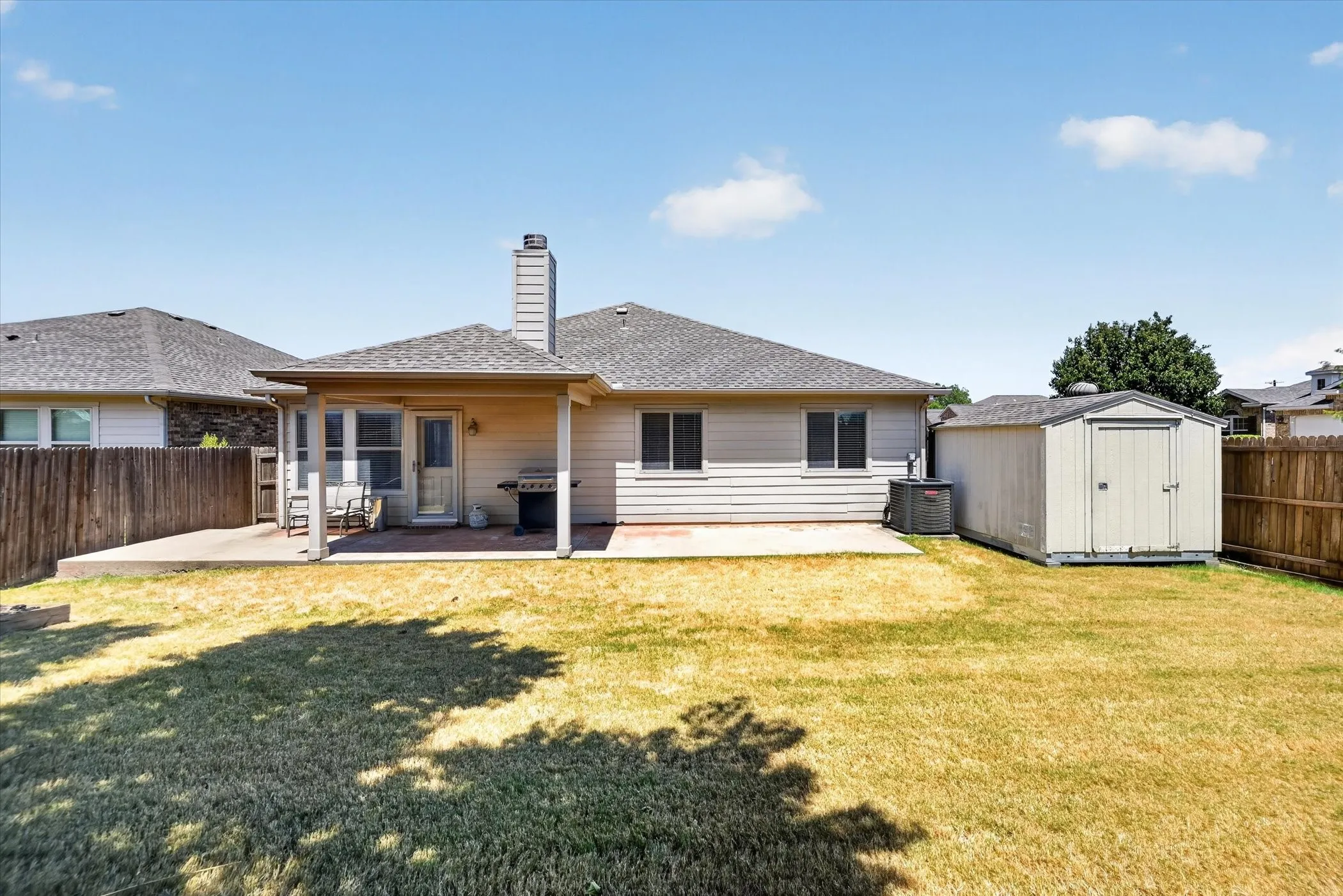 Single Family Residence For Sale in Denton County , 8928 Trailblazer Drive, Aubrey, Texas 76227, 4 Bedroom, 2 Bathroom, 2 Garage spaces, 1,812 Sqft, built in 2007, mls#21345572, Real Estate Agent in Aubrey, Homes For Sale in Denton county, Homes For Sale in Aubrey, Realtor in Aubrey Texas, Real Estate Brokerage Independent Realty Texas, Luminita Cordes Realtor