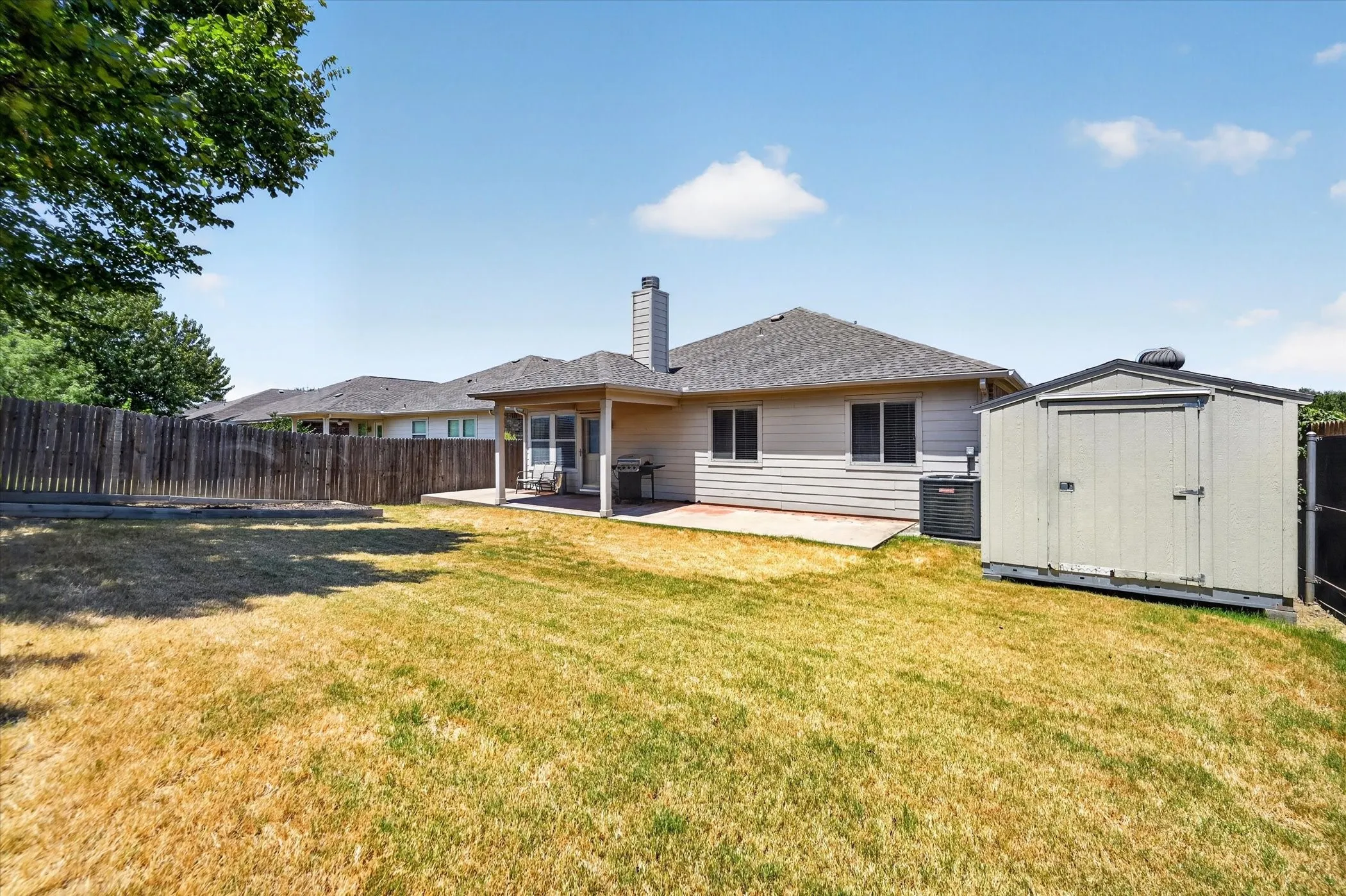 Single Family Residence For Sale in Denton County , 8928 Trailblazer Drive, Aubrey, Texas 76227, 4 Bedroom, 2 Bathroom, 2 Garage spaces, 1,812 Sqft, built in 2007, mls#21345572, Real Estate Agent in Aubrey, Homes For Sale in Denton county, Homes For Sale in Aubrey, Realtor in Aubrey Texas, Real Estate Brokerage Independent Realty Texas, Luminita Cordes Realtor