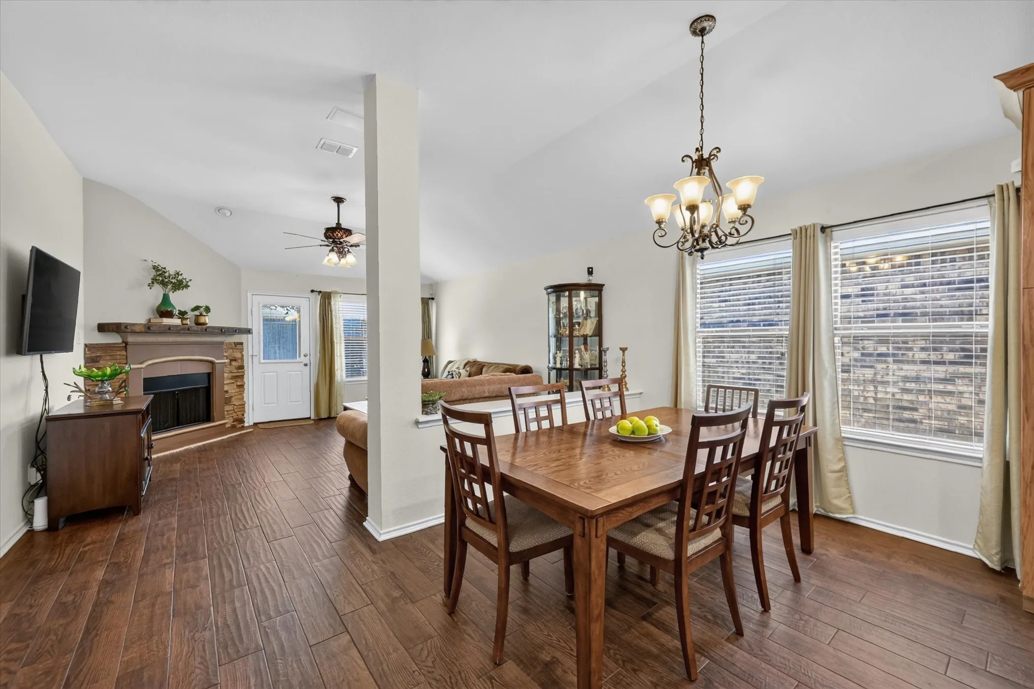 Single Family Residence For Sale in Denton County , 8928 Trailblazer Drive, Aubrey, Texas 76227, 4 Bedroom, 2 Bathroom, 2 Garage spaces, 1,812 Sqft, built in 2007, mls#21345572, Real Estate Agent in Aubrey, Homes For Sale in Denton county, Homes For Sale in Aubrey, Realtor in Aubrey Texas, Real Estate Brokerage Independent Realty Texas, Luminita Cordes Realtor