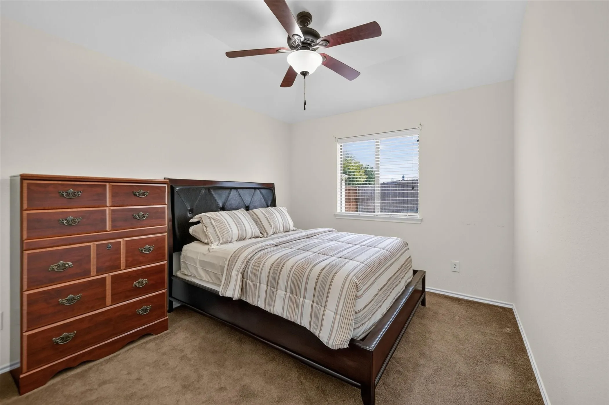 Single Family Residence For Sale in Denton County , 8928 Trailblazer Drive, Aubrey, Texas 76227, 4 Bedroom, 2 Bathroom, 2 Garage spaces, 1,812 Sqft, built in 2007, mls#21345572, Real Estate Agent in Aubrey, Homes For Sale in Denton county, Homes For Sale in Aubrey, Realtor in Aubrey Texas, Real Estate Brokerage Independent Realty Texas, Luminita Cordes Realtor