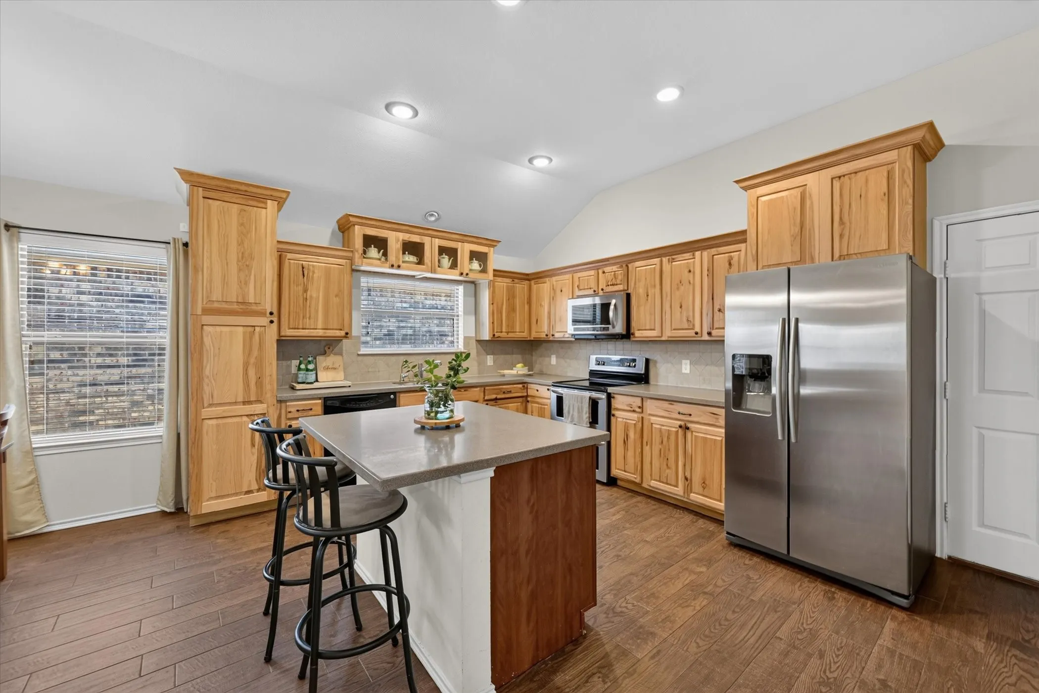 Single Family Residence For Sale in Denton County , 8928 Trailblazer Drive, Aubrey, Texas 76227, 4 Bedroom, 2 Bathroom, 2 Garage spaces, 1,812 Sqft, built in 2007, mls#21345572, Real Estate Agent in Aubrey, Homes For Sale in Denton county, Homes For Sale in Aubrey, Realtor in Aubrey Texas, Real Estate Brokerage Independent Realty Texas, Luminita Cordes Realtor