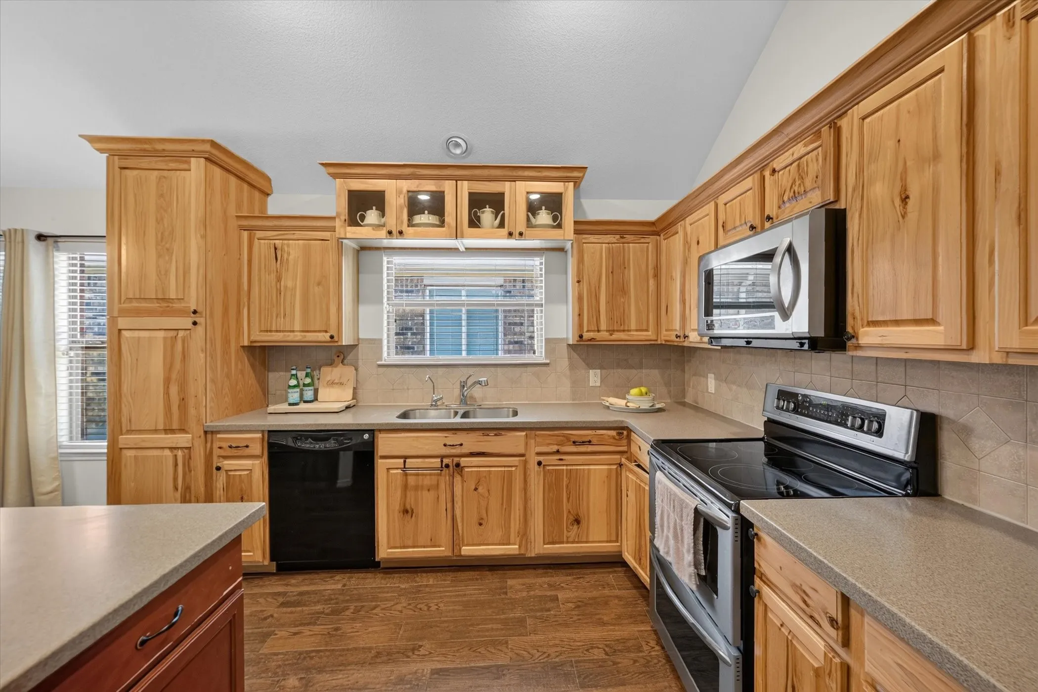 Single Family Residence For Sale in Denton County , 8928 Trailblazer Drive, Aubrey, Texas 76227, 4 Bedroom, 2 Bathroom, 2 Garage spaces, 1,812 Sqft, built in 2007, mls#21345572, Real Estate Agent in Aubrey, Homes For Sale in Denton county, Homes For Sale in Aubrey, Realtor in Aubrey Texas, Real Estate Brokerage Independent Realty Texas, Luminita Cordes Realtor